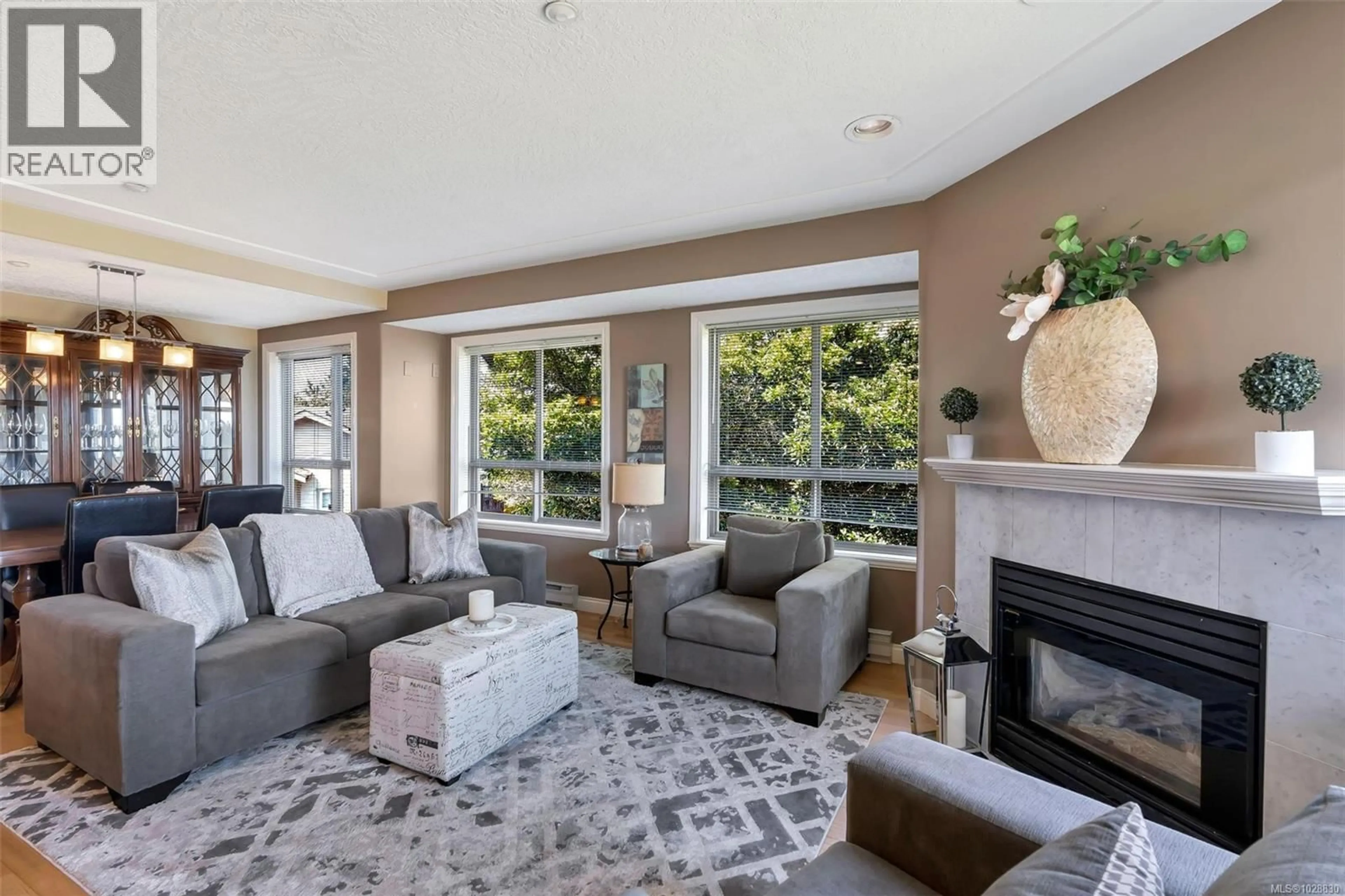 Living room with furniture, unknown for 10 - 7847 EAST SAANICH ROAD, Central Saanich British Columbia V8M2B4