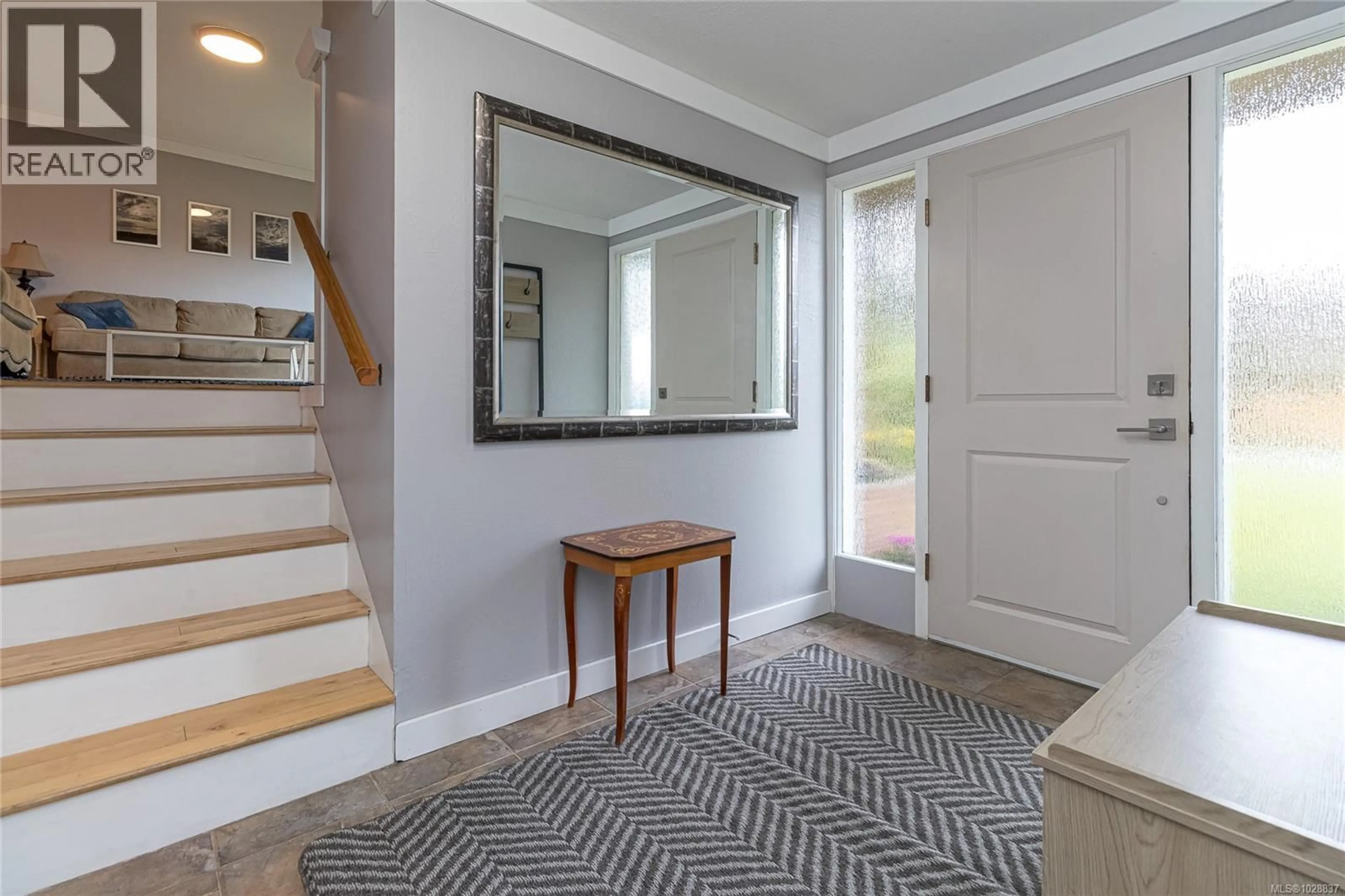 Indoor entryway for 3825 KREMLIN STREET, Saanich British Columbia V8P4V7