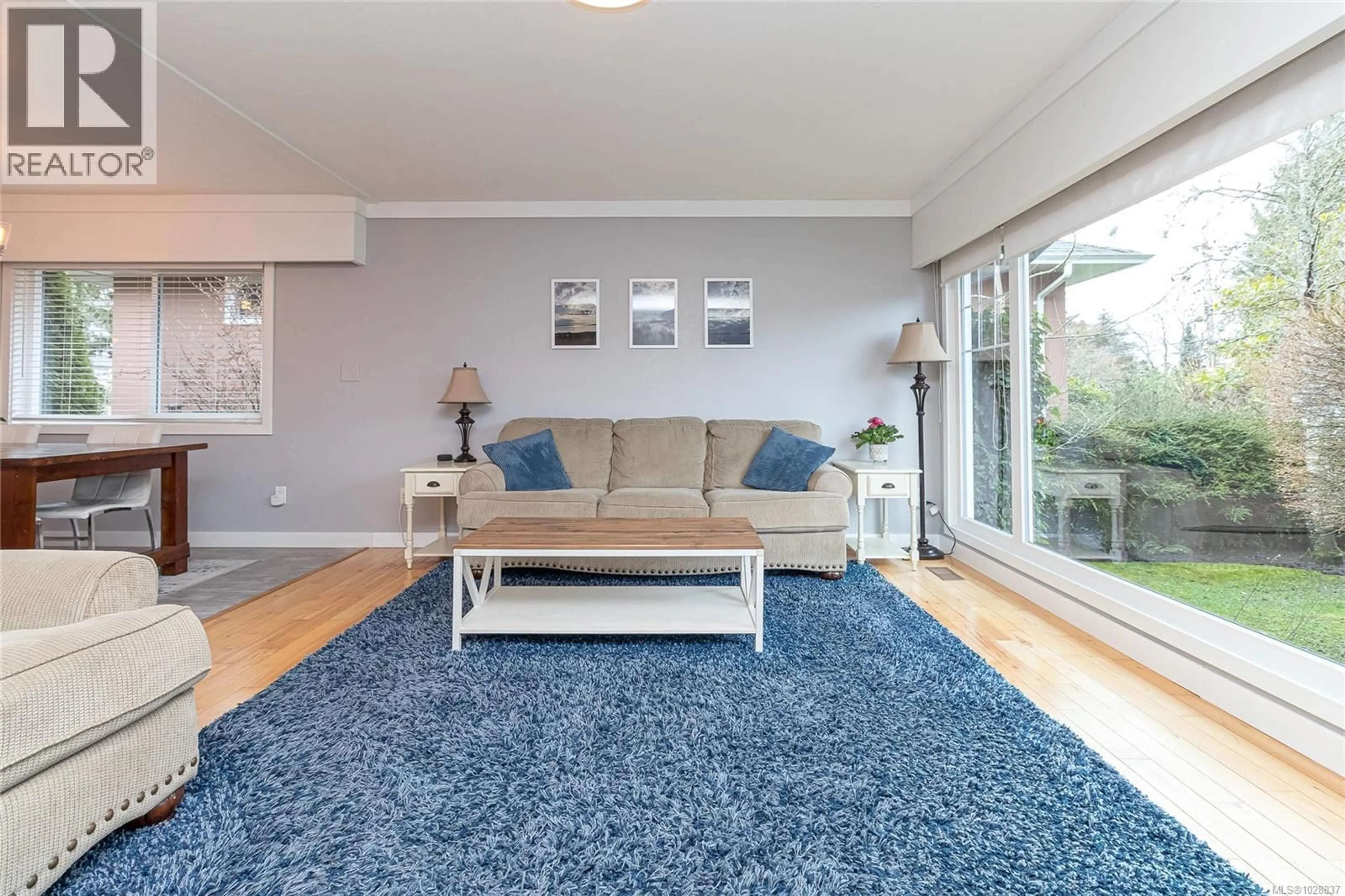 Living room with furniture, unknown for 3825 KREMLIN STREET, Saanich British Columbia V8P4V7