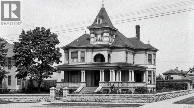 1270 YATES STREET, Victoria 3