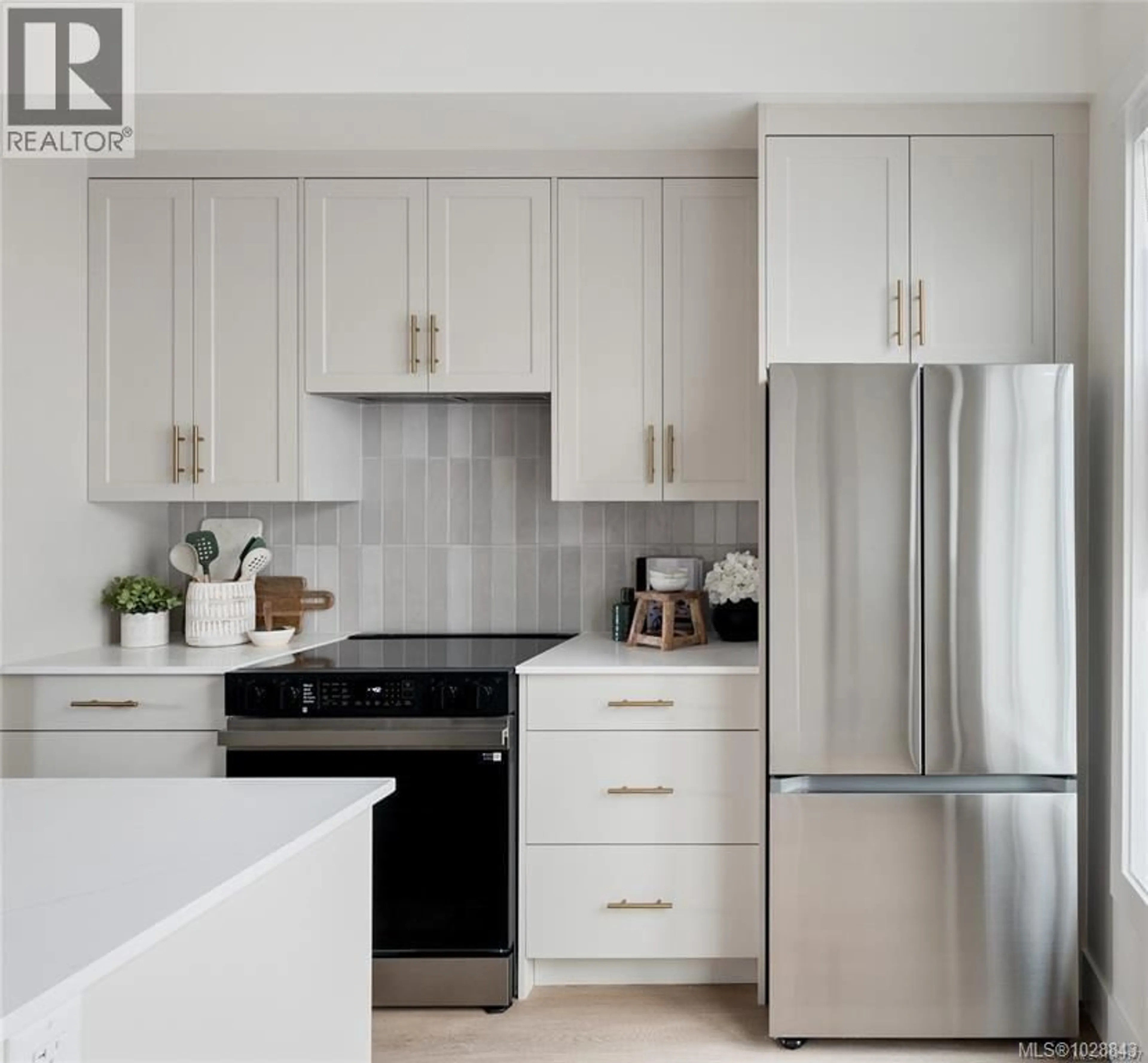 Contemporary kitchen, unknown for 1 - 2538 SHELBOURNE STREET, Victoria British Columbia V8R4L5