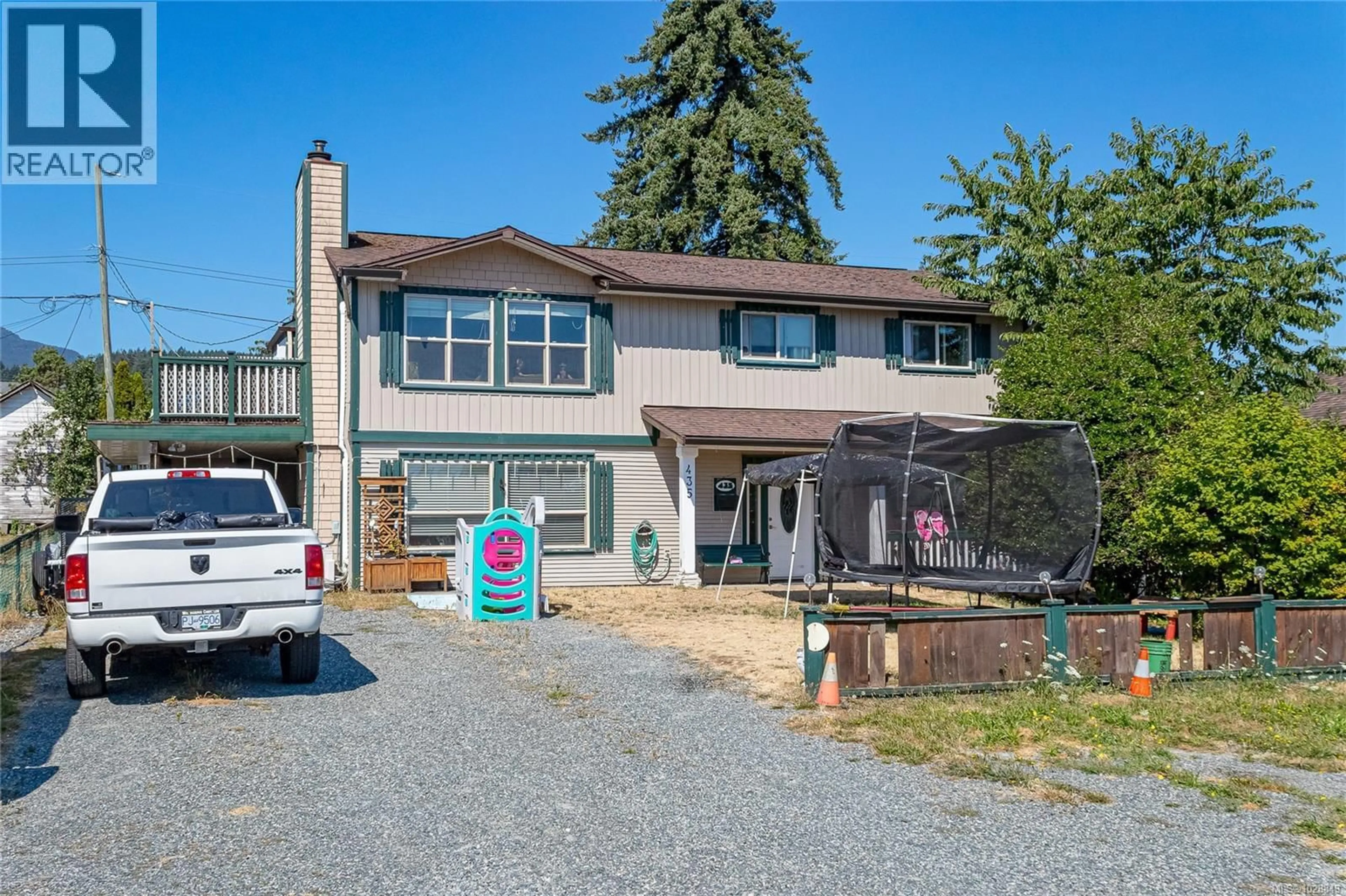 Home with vinyl exterior material, street for 435 WATFIELD AVENUE, Nanaimo British Columbia V9R3P6