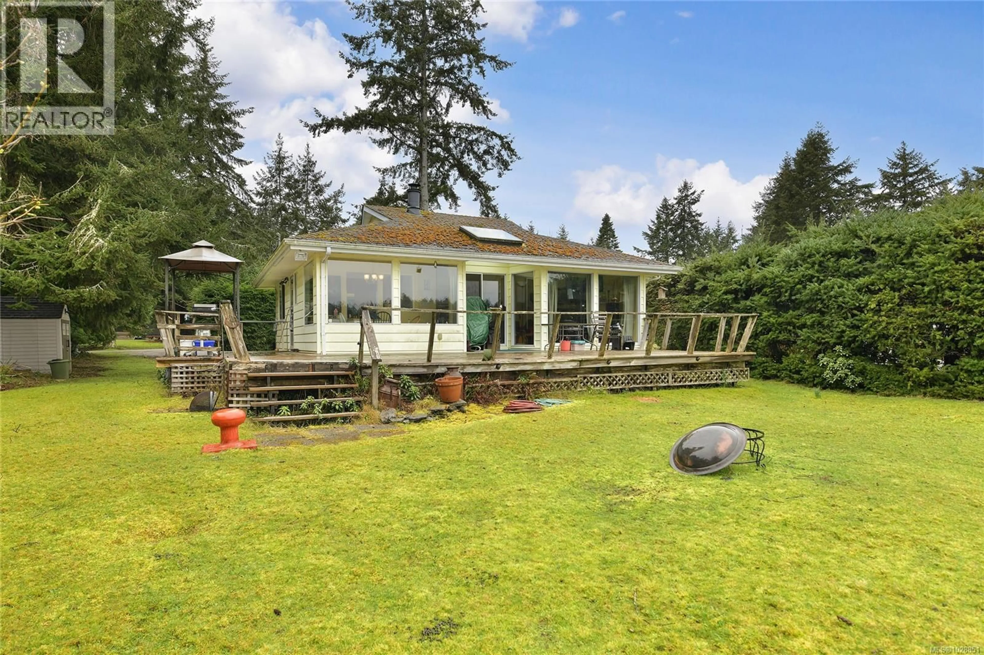 A pic from outside/outdoor area/front of a property/back of a property/a pic from drone, water/lake/river/ocean view for 506 ARBUTUS DRIVE, Mayne Island British Columbia V0N2J1