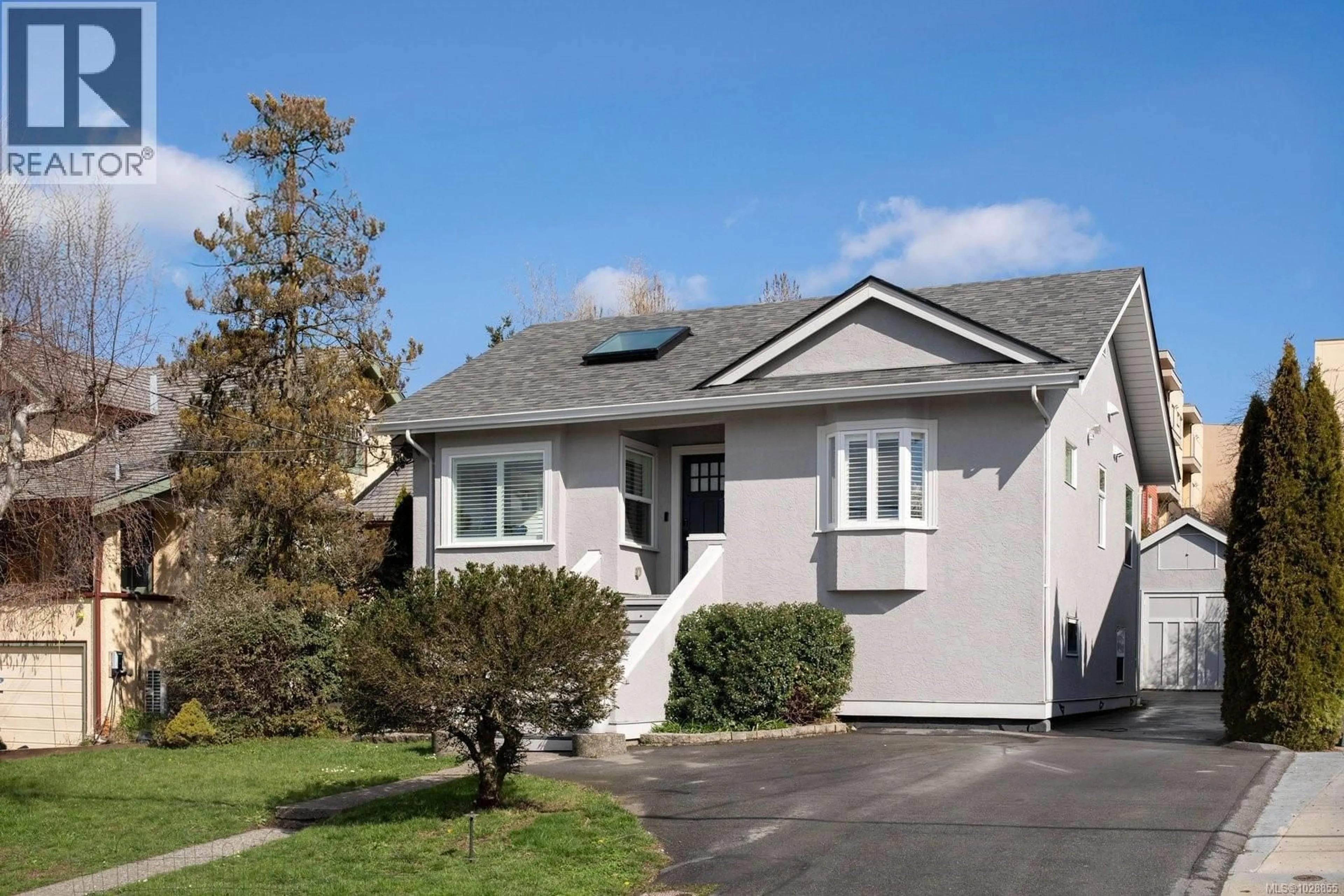 Home with vinyl exterior material, street for 24 LOTUS STREET, Victoria British Columbia V9A1P4