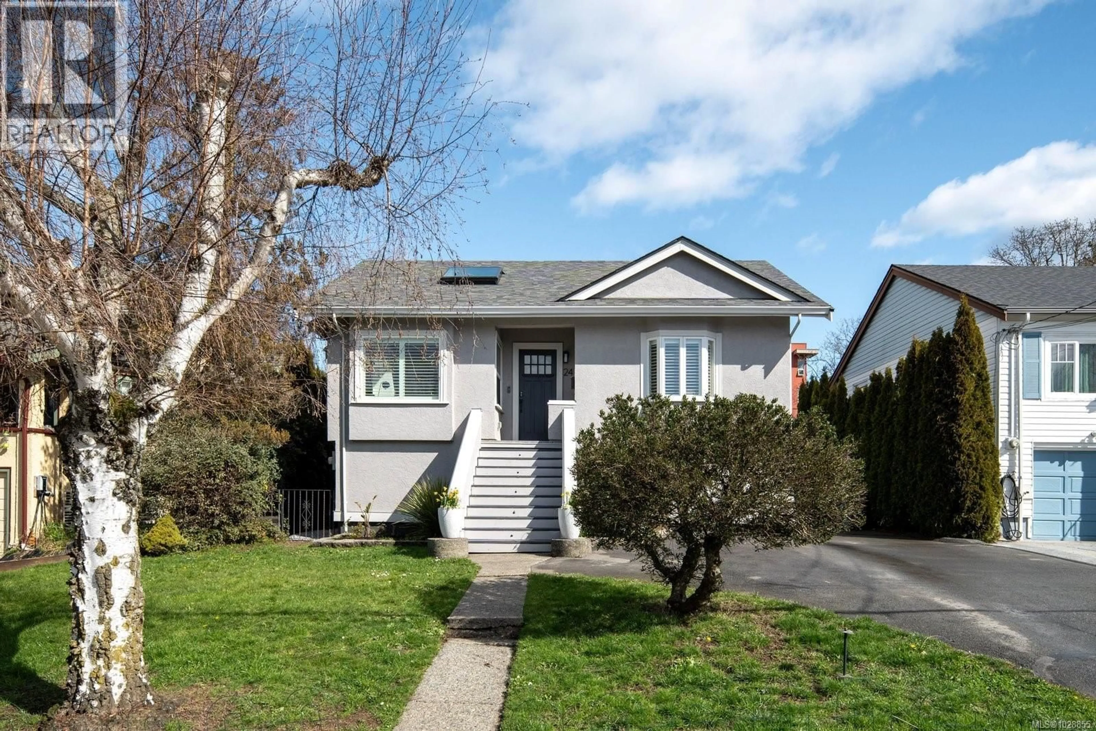 Home with vinyl exterior material, street for 24 LOTUS STREET, Victoria British Columbia V9A1P4