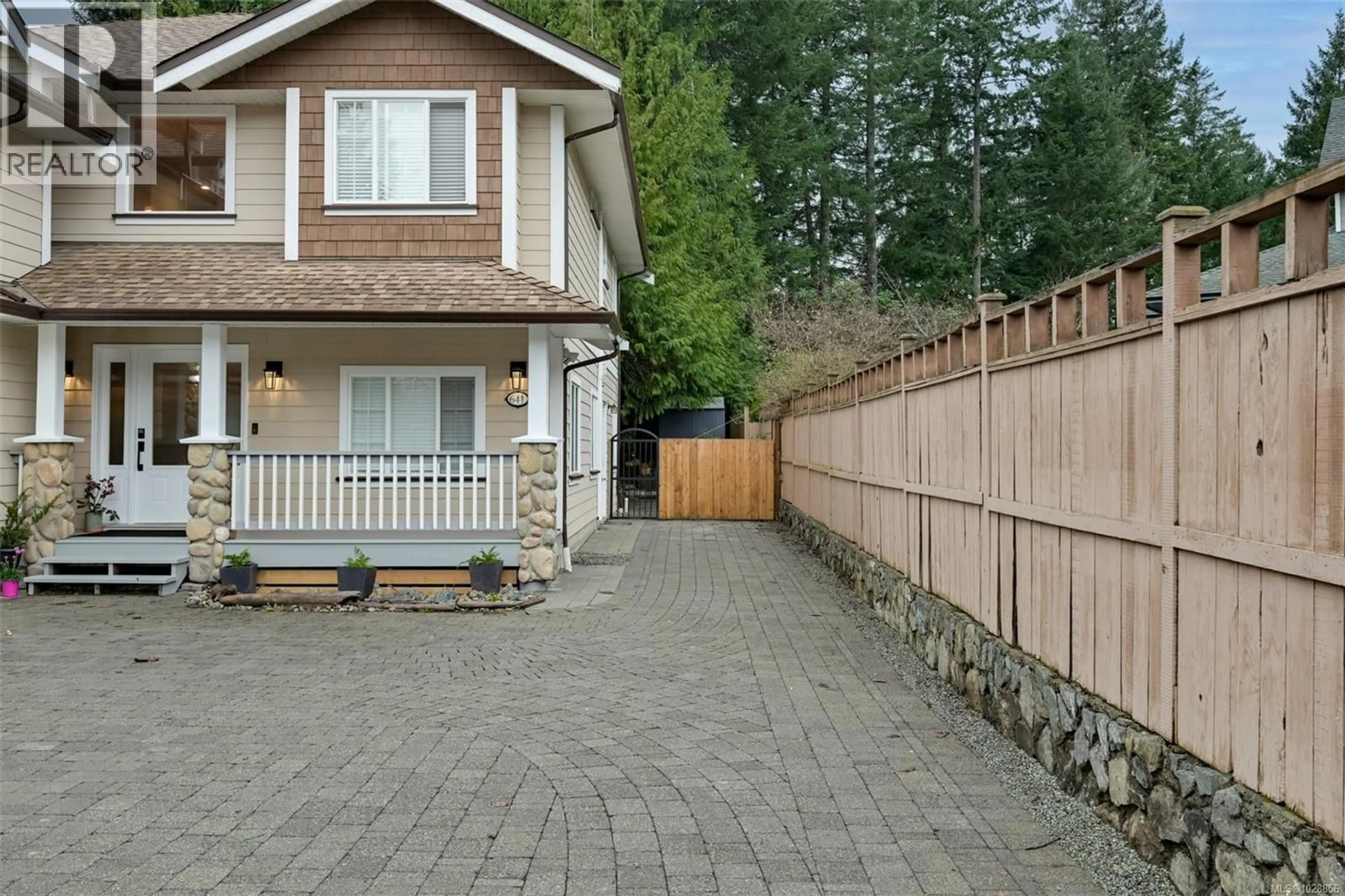 Patio, street for 641 BROOKSIDE ROAD, Colwood British Columbia V9C4M2
