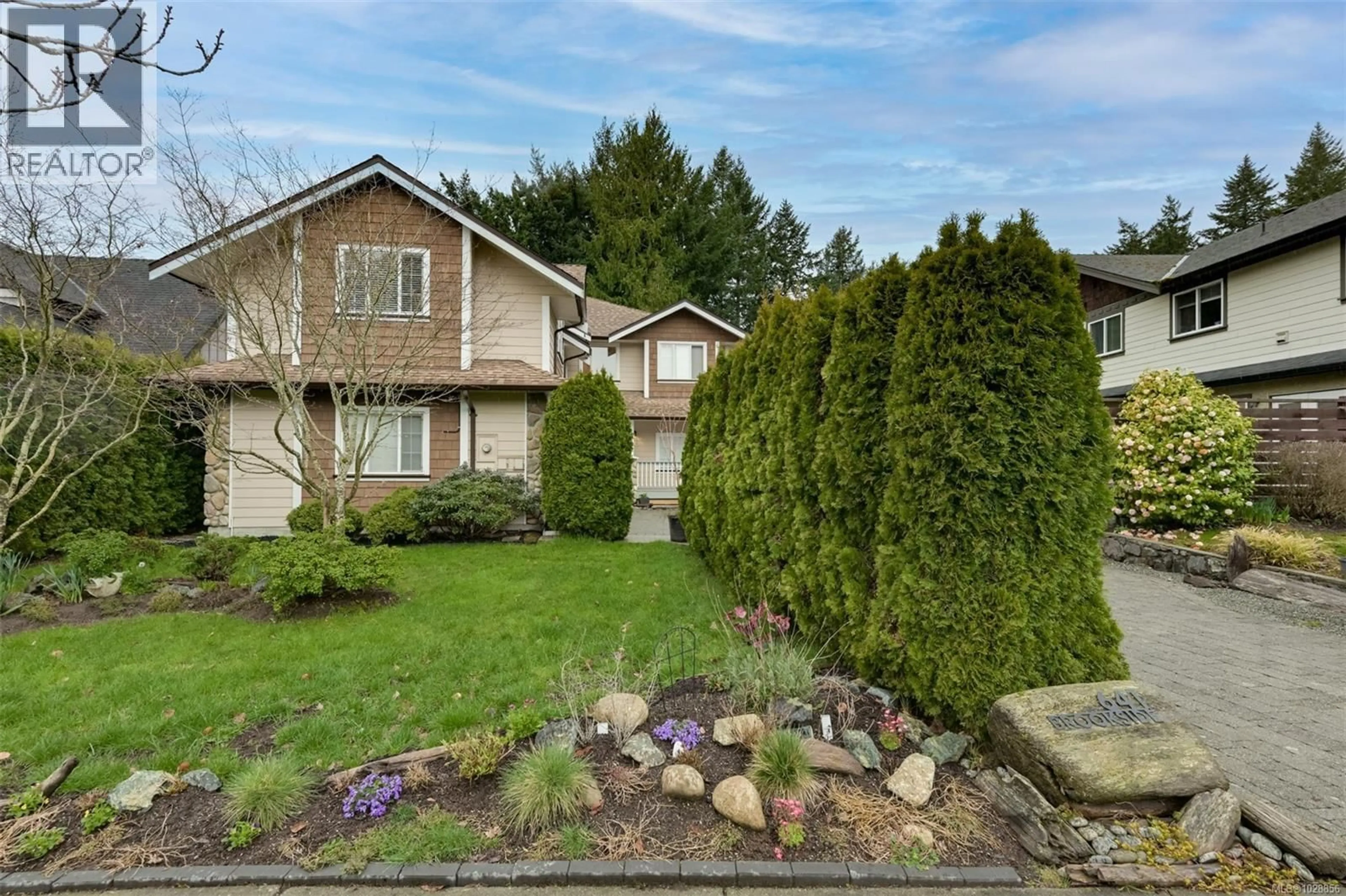 Home with vinyl exterior material, street for 641 BROOKSIDE ROAD, Colwood British Columbia V9C4M2