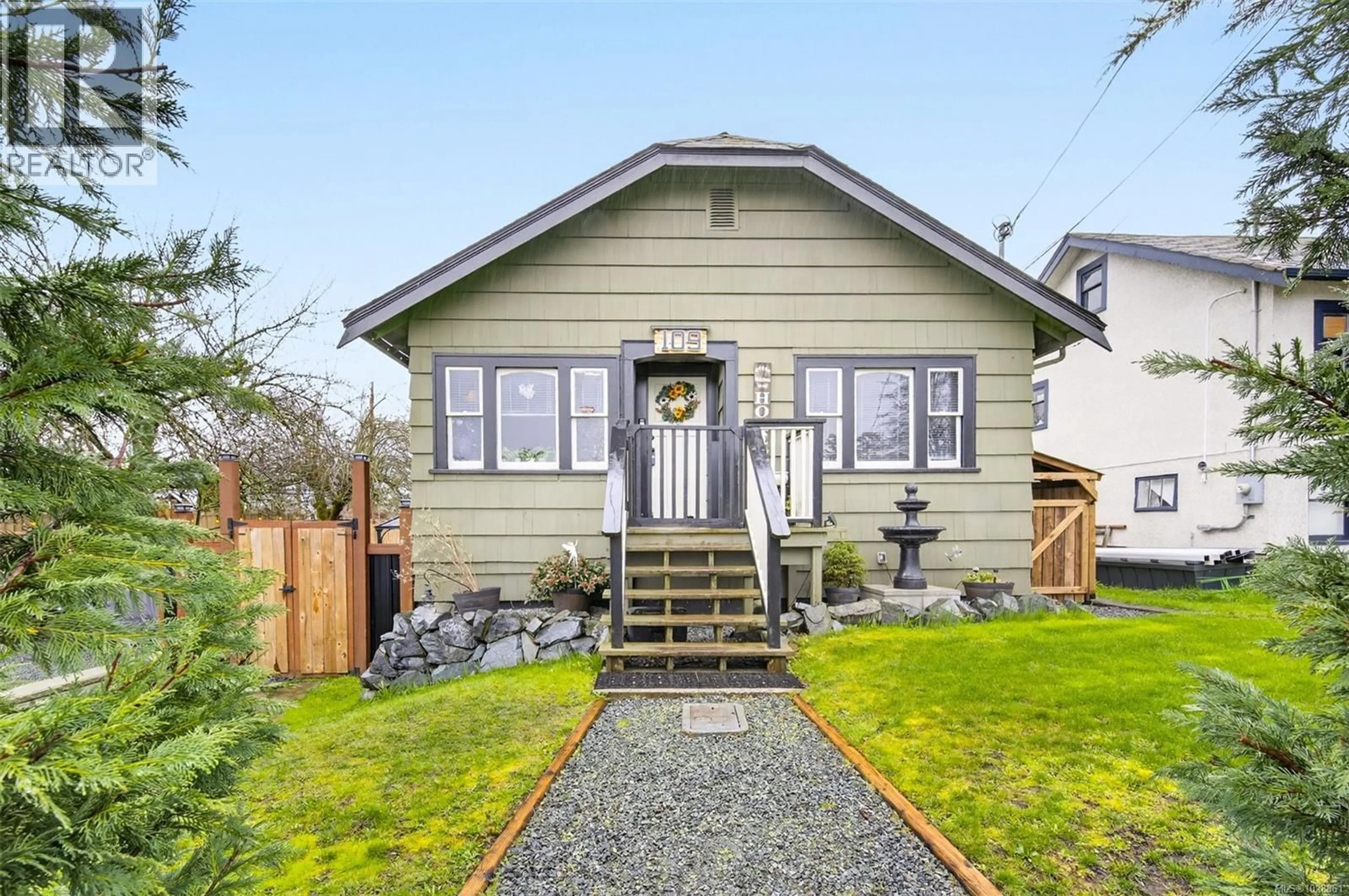 Home with vinyl exterior material, street for 109 FRENCH STREET, Ladysmith British Columbia V9G1A7