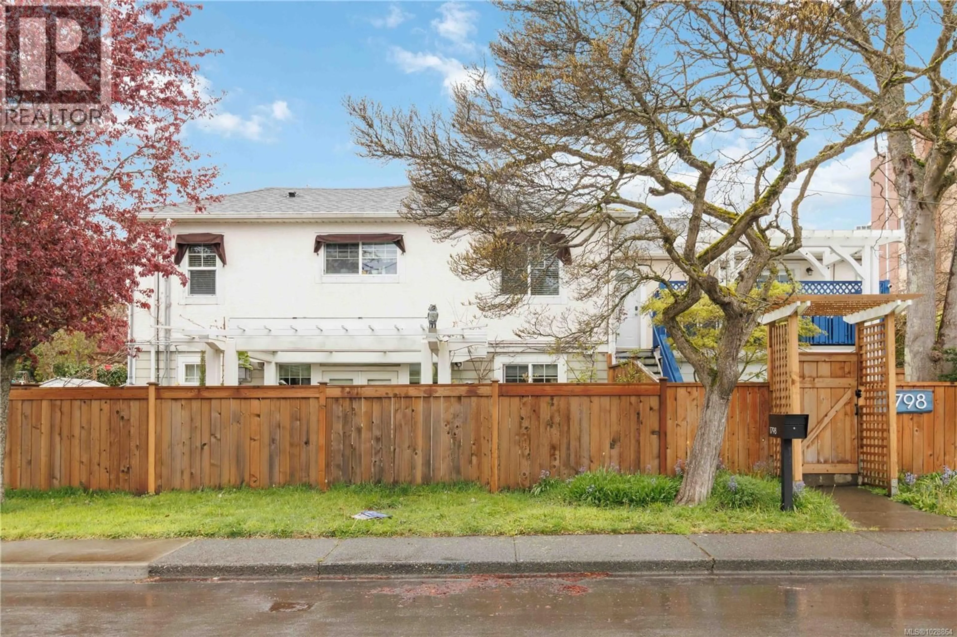 A pic from outside/outdoor area/front of a property/back of a property/a pic from drone, street for 1796 DENMAN STREET, Victoria British Columbia V8R1Y4