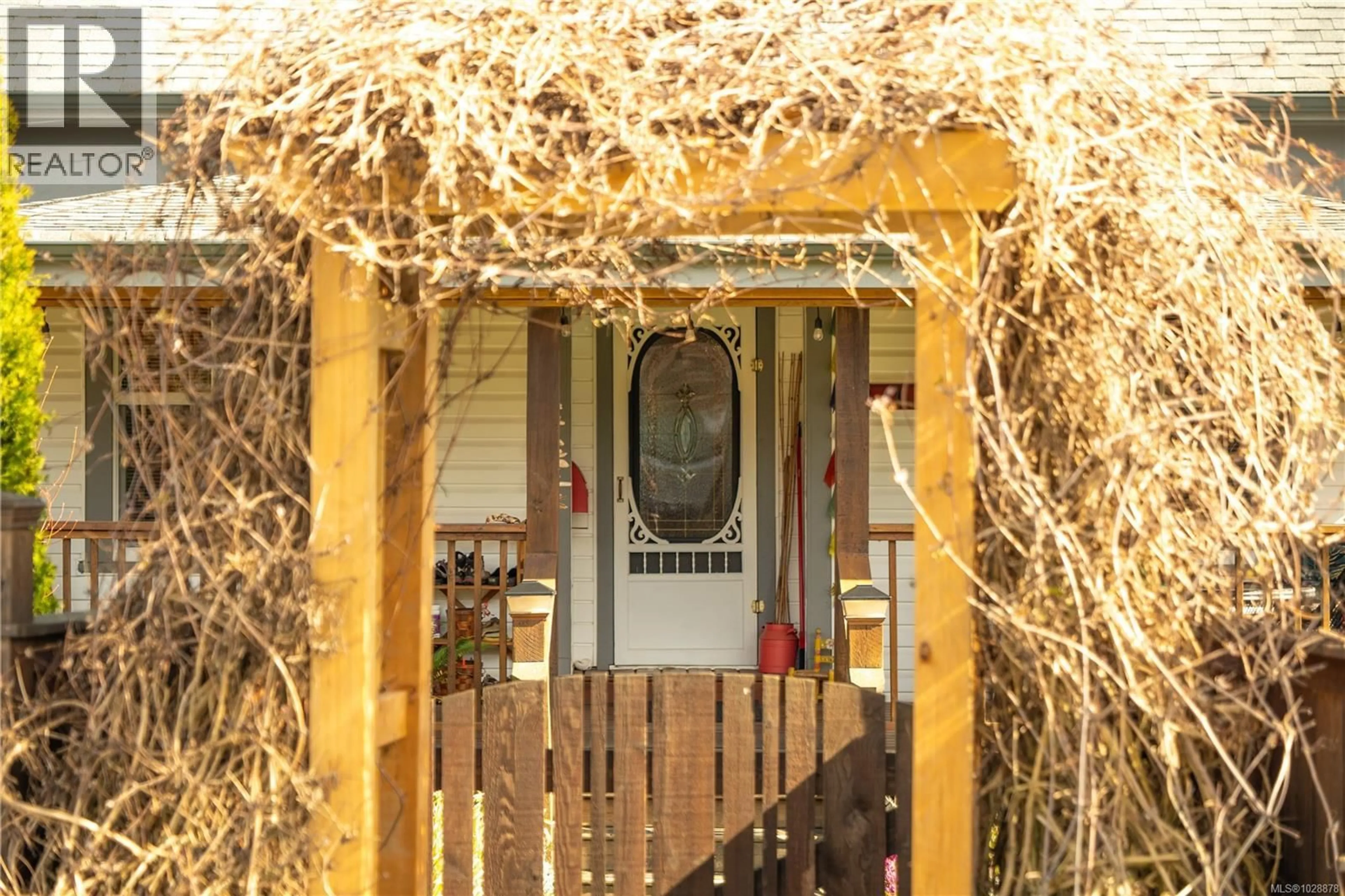 Indoor entryway for 203 VIEW STREET, Nanaimo British Columbia V9R4N5