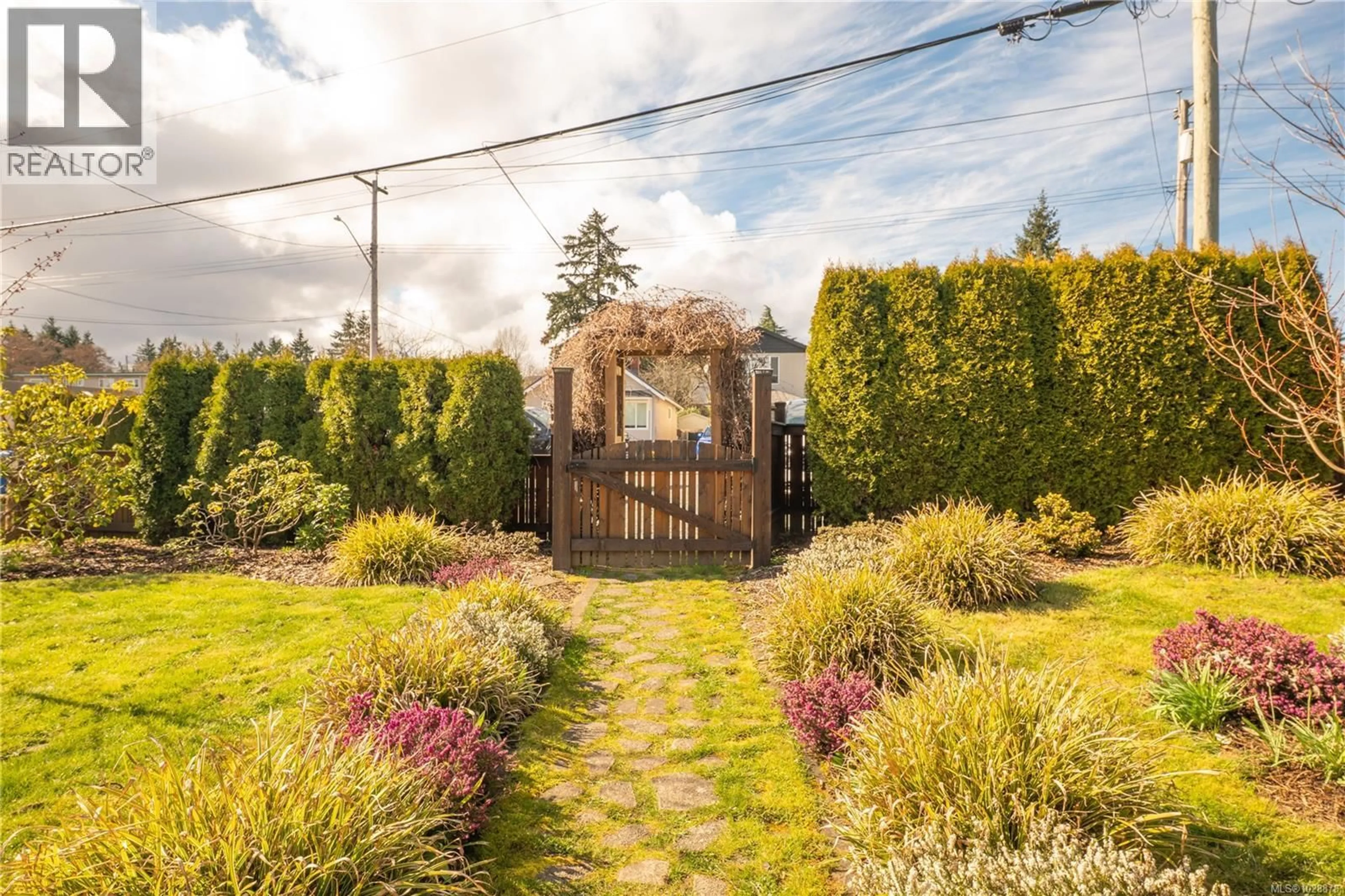 Patio, street for 203 VIEW STREET, Nanaimo British Columbia V9R4N5