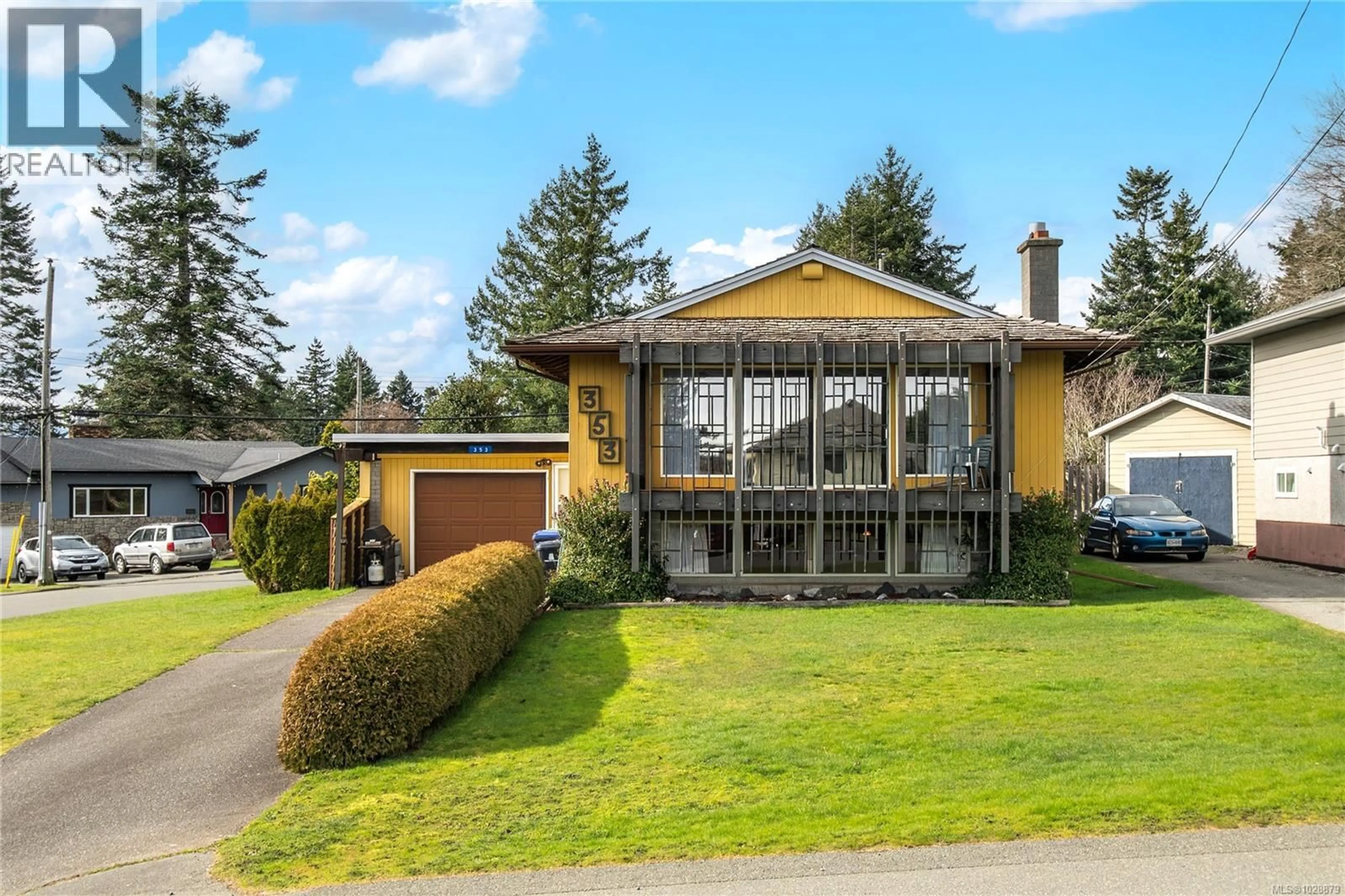 Home with vinyl exterior material, street for 353 AITKEN STREET, Comox British Columbia V9M1K8