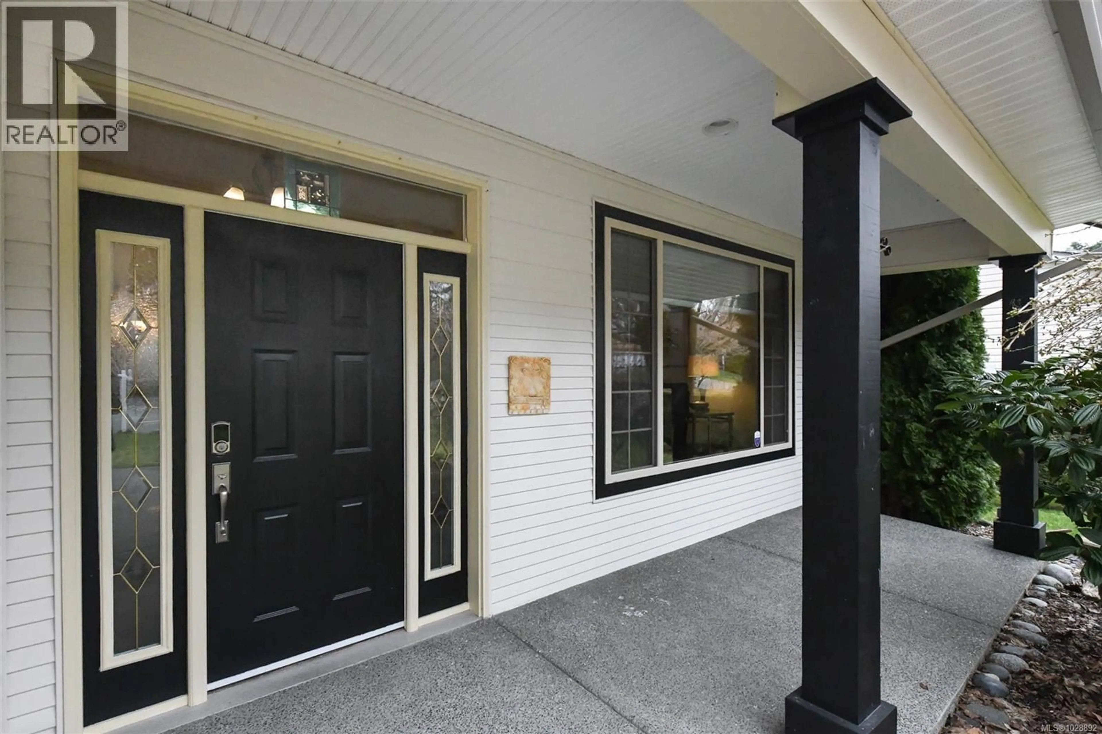 Indoor entryway for 2445 VALLEY VIEW DRIVE, Courtenay British Columbia V9N8S5