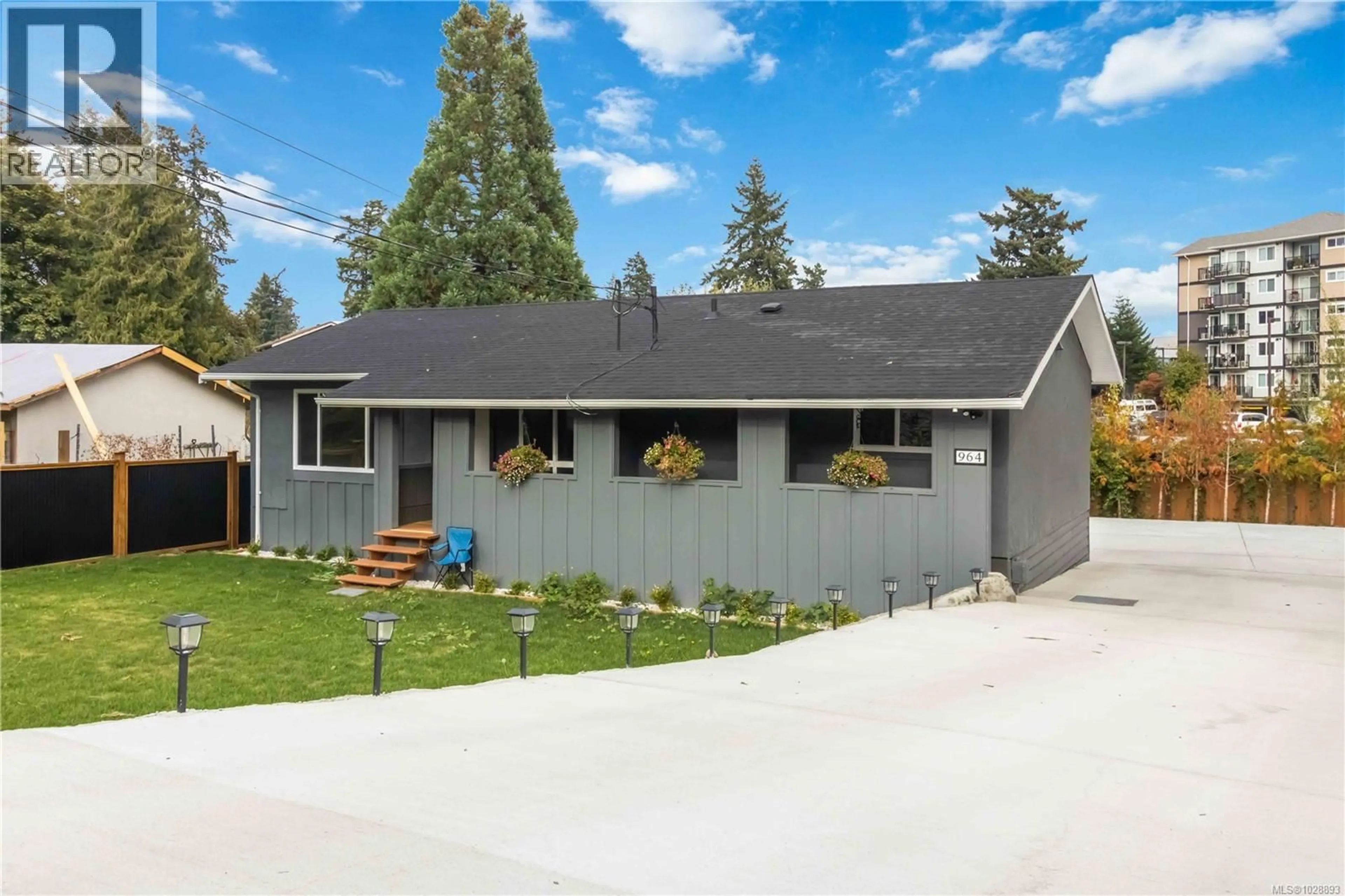 Home with vinyl exterior material, street for 964 LOCH GLEN PLACE, Langford British Columbia V9B4Z5