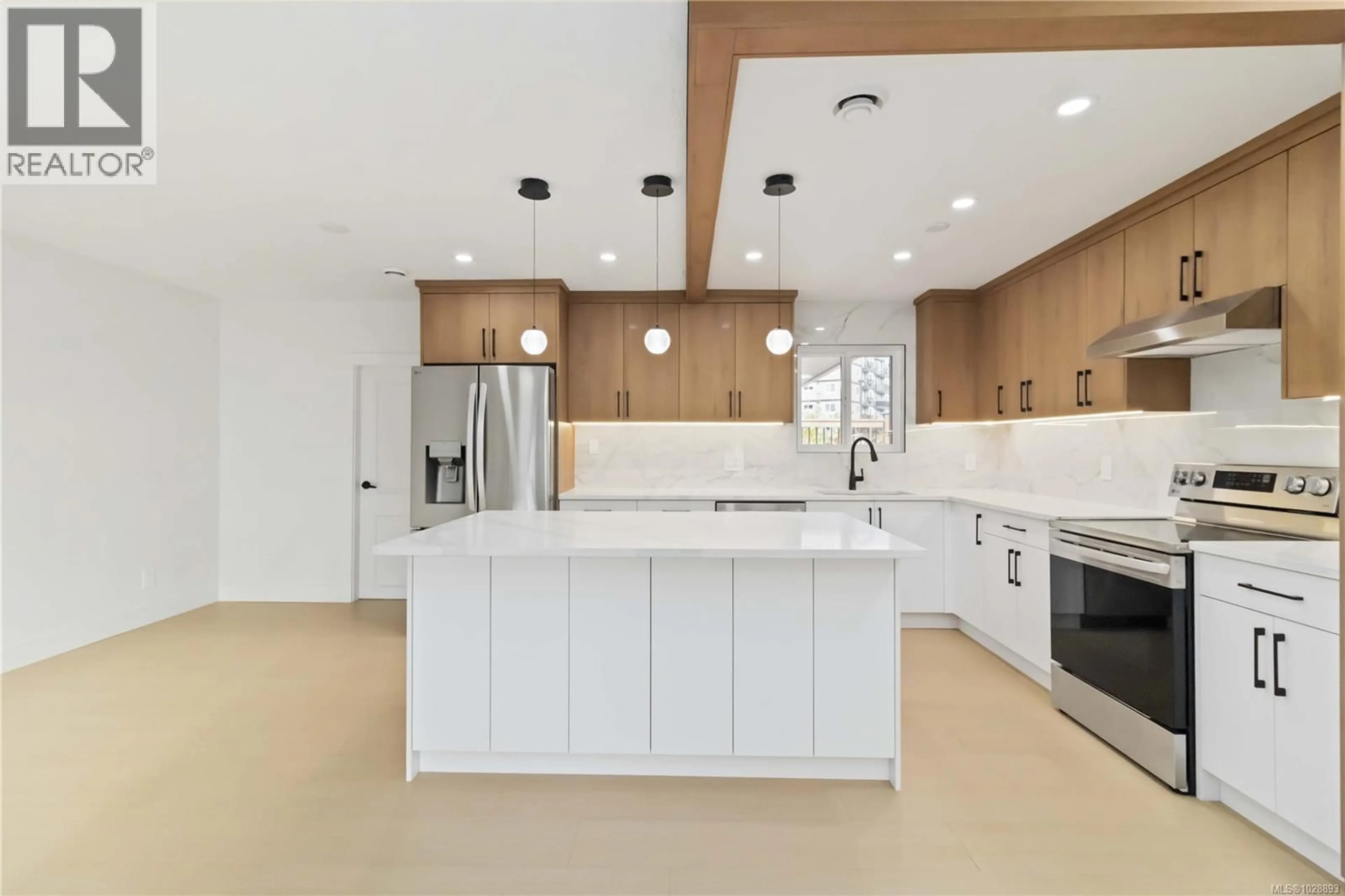 Contemporary kitchen, ceramic/tile floor for 964 LOCH GLEN PLACE, Langford British Columbia V9B4Z5