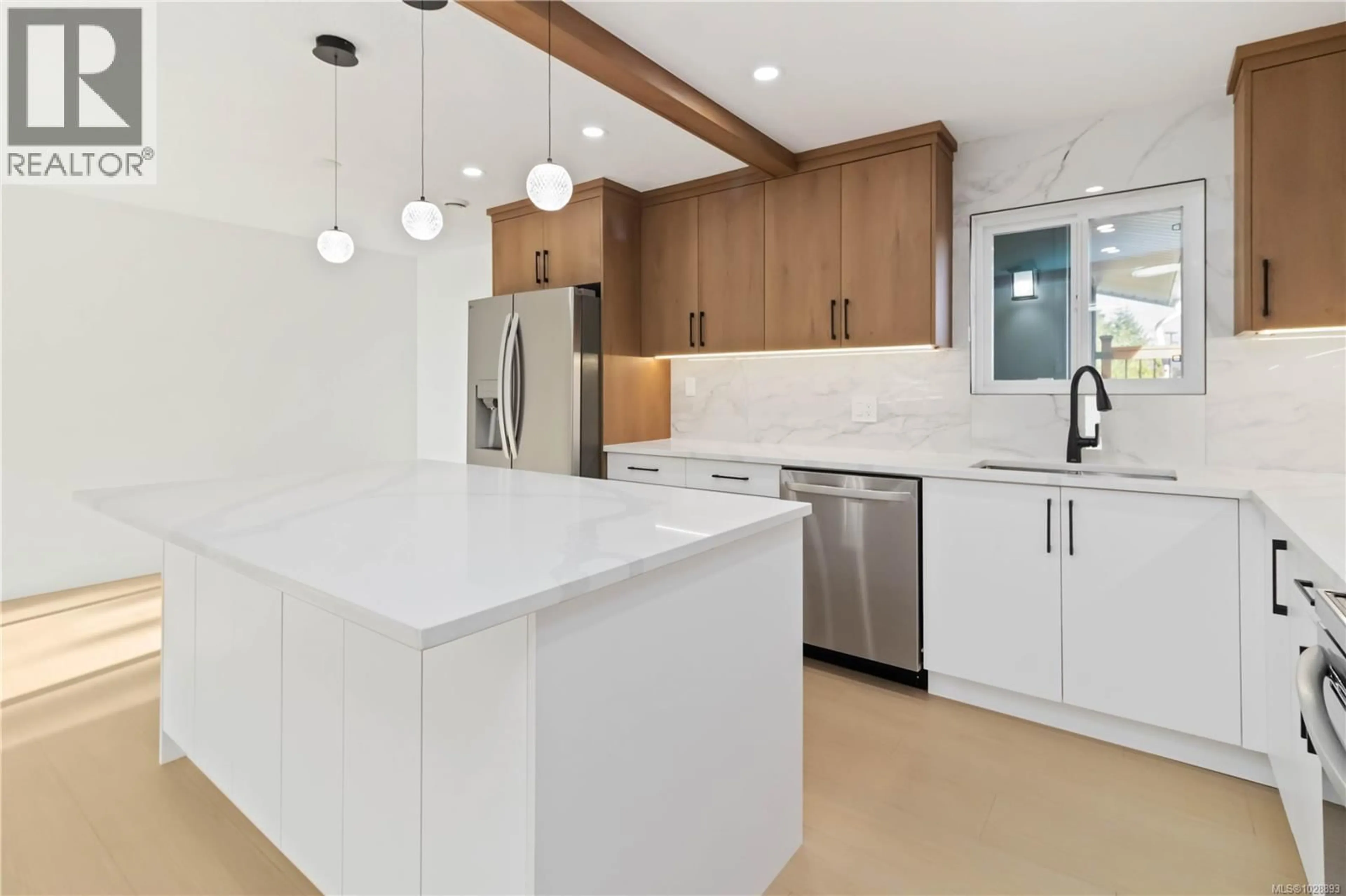 Contemporary kitchen, unknown for 964 LOCH GLEN PLACE, Langford British Columbia V9B4Z5