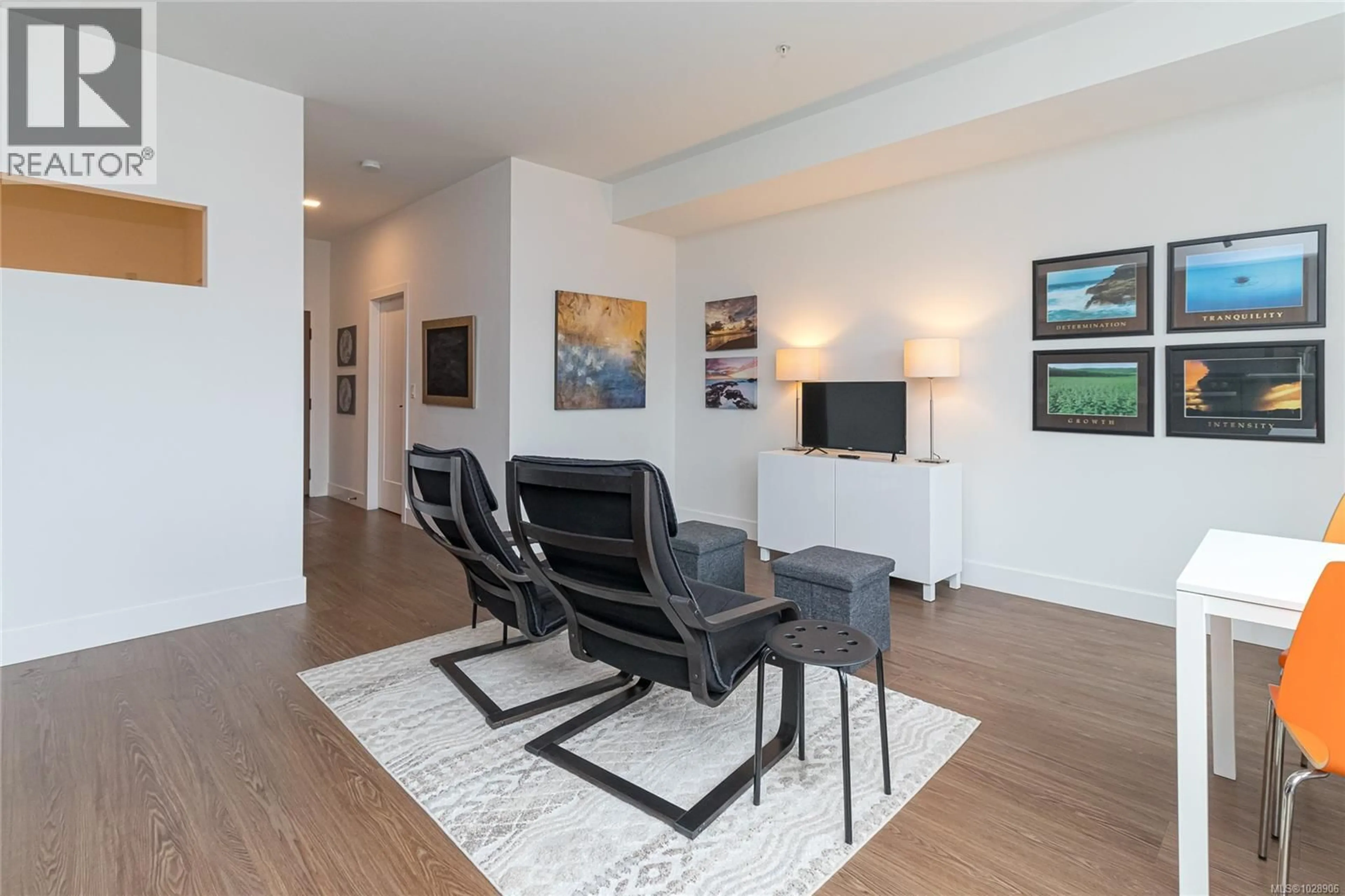 Living room with furniture, wood/laminate floor for 321 - 515 CHATHAM STREET, Victoria British Columbia V8T0C8