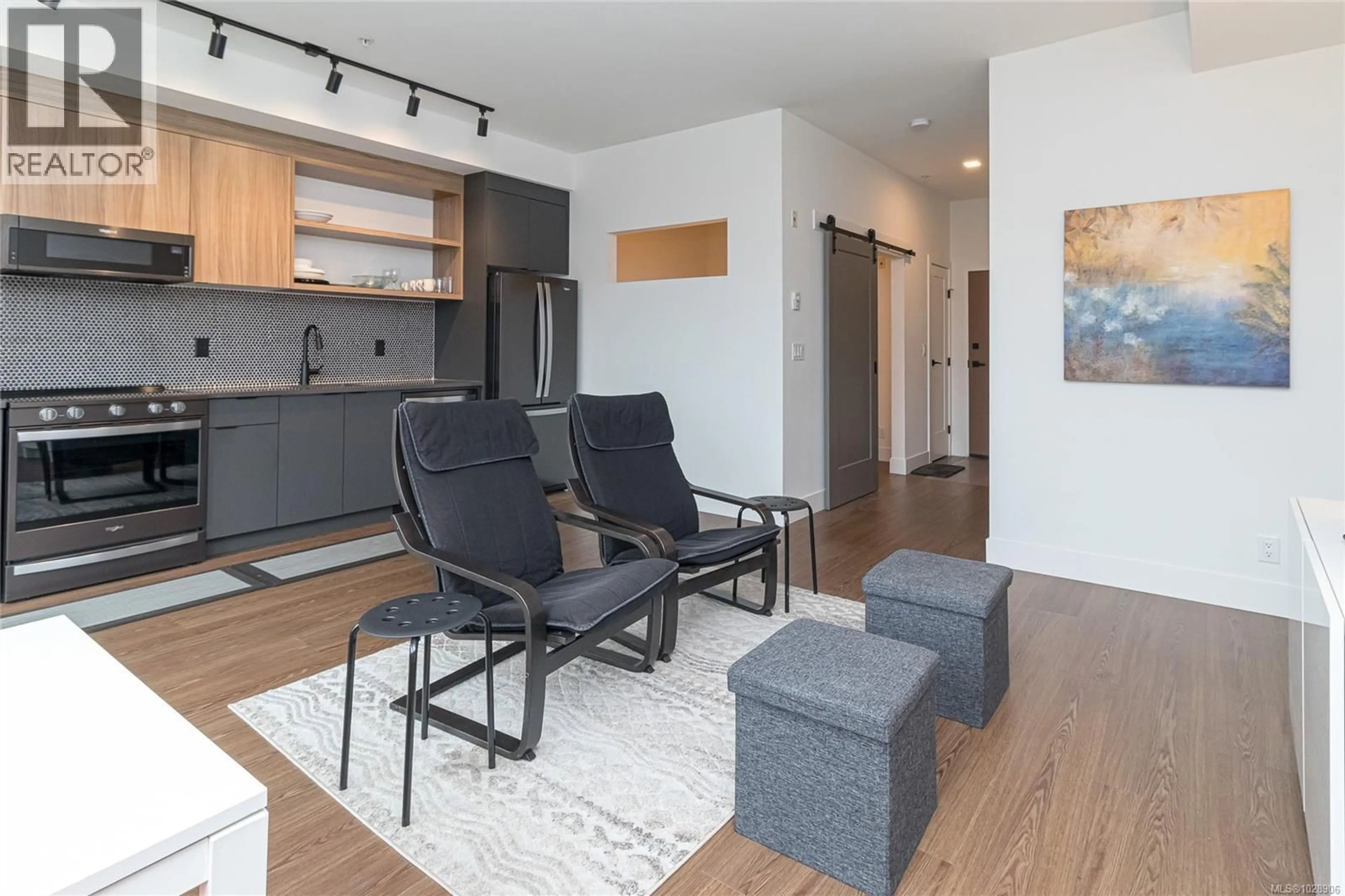 Living room with furniture, wood/laminate floor for 321 - 515 CHATHAM STREET, Victoria British Columbia V8T0C8