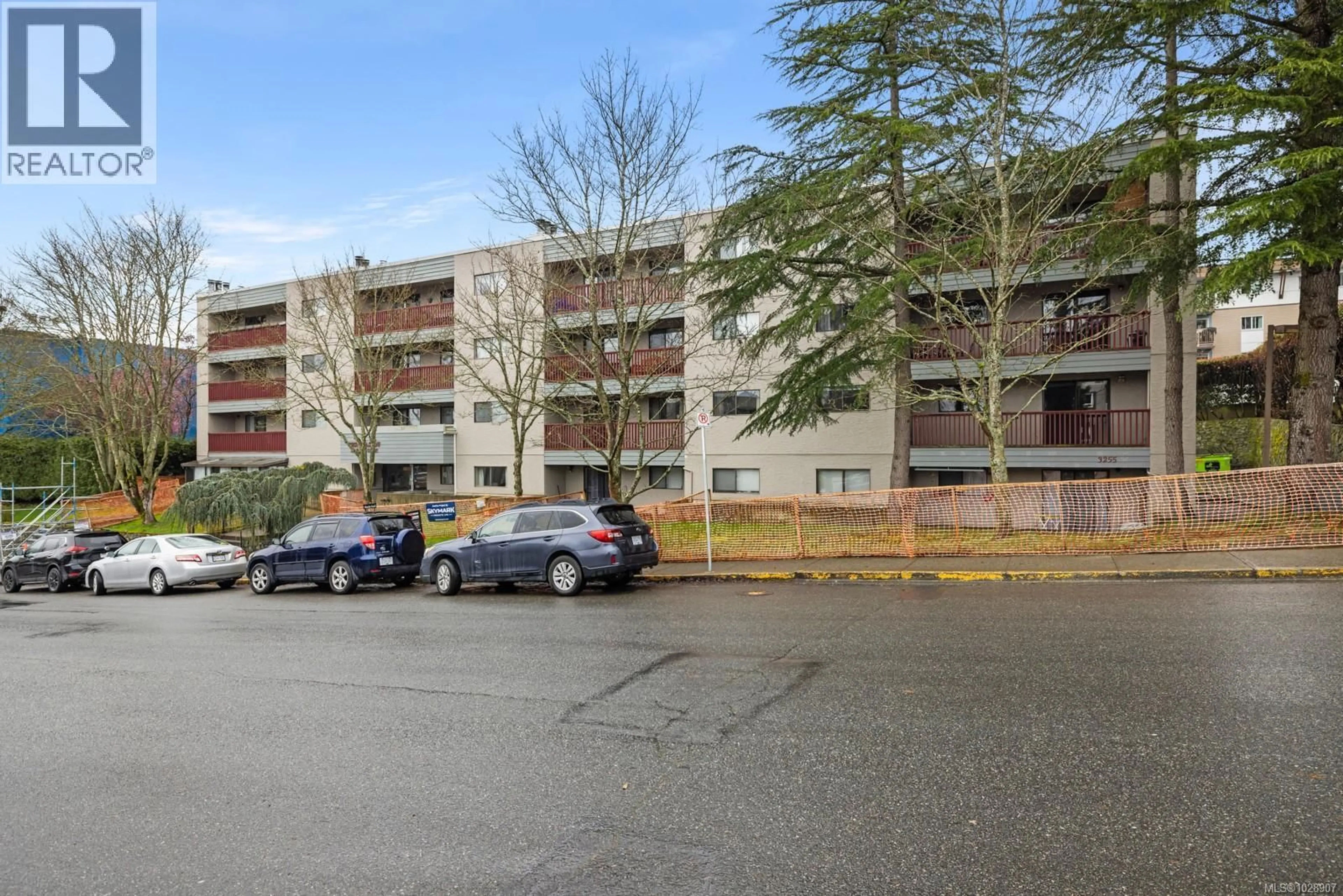 Parking for 215 - 3255 GLASGOW AVENUE, Saanich British Columbia V8X2S4