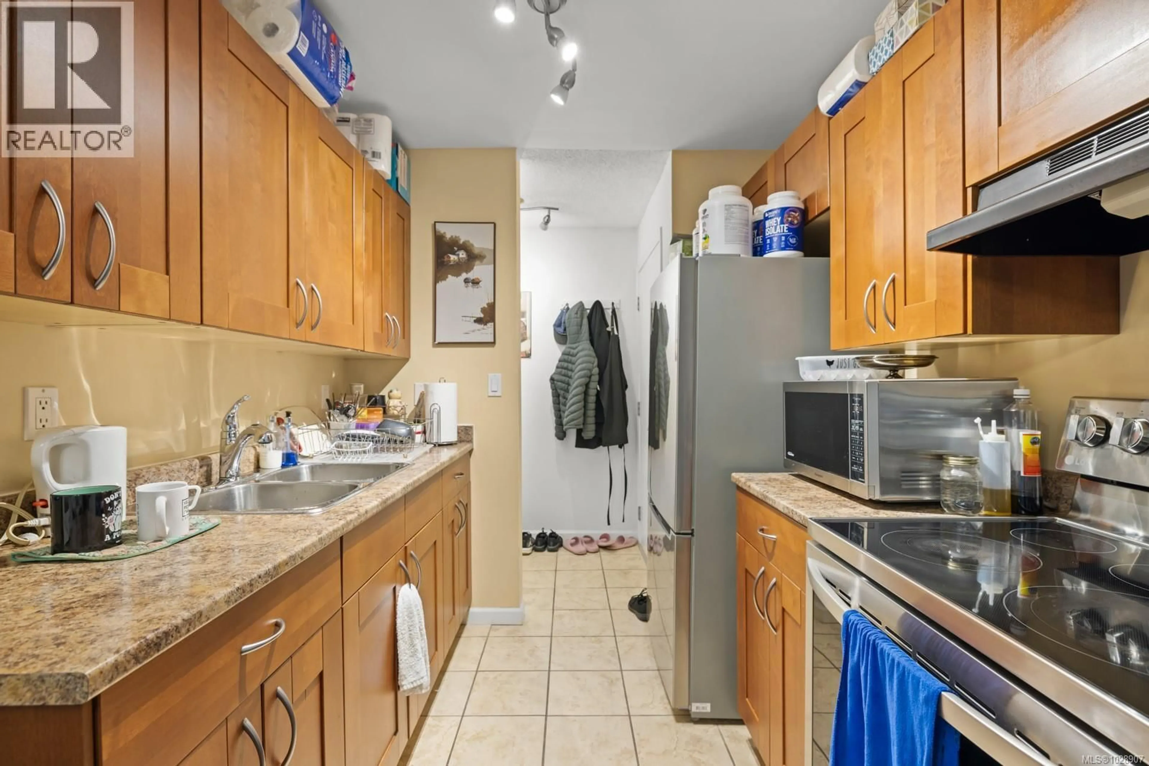 Standard kitchen, ceramic/tile floor for 215 - 3255 GLASGOW AVENUE, Saanich British Columbia V8X2S4
