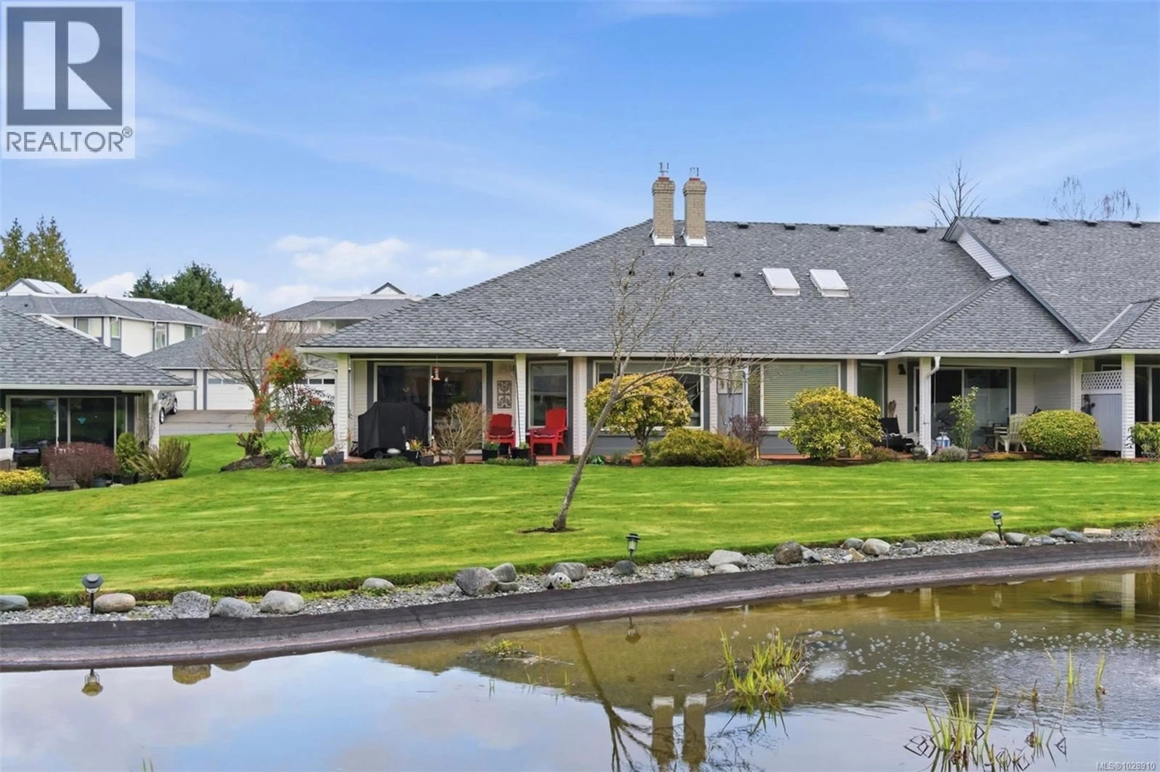 A pic from outside/outdoor area/front of a property/back of a property/a pic from drone, water/lake/river/ocean view for 207 - 330 DOGWOOD STREET NORTH, Parksville British Columbia V9P1P7