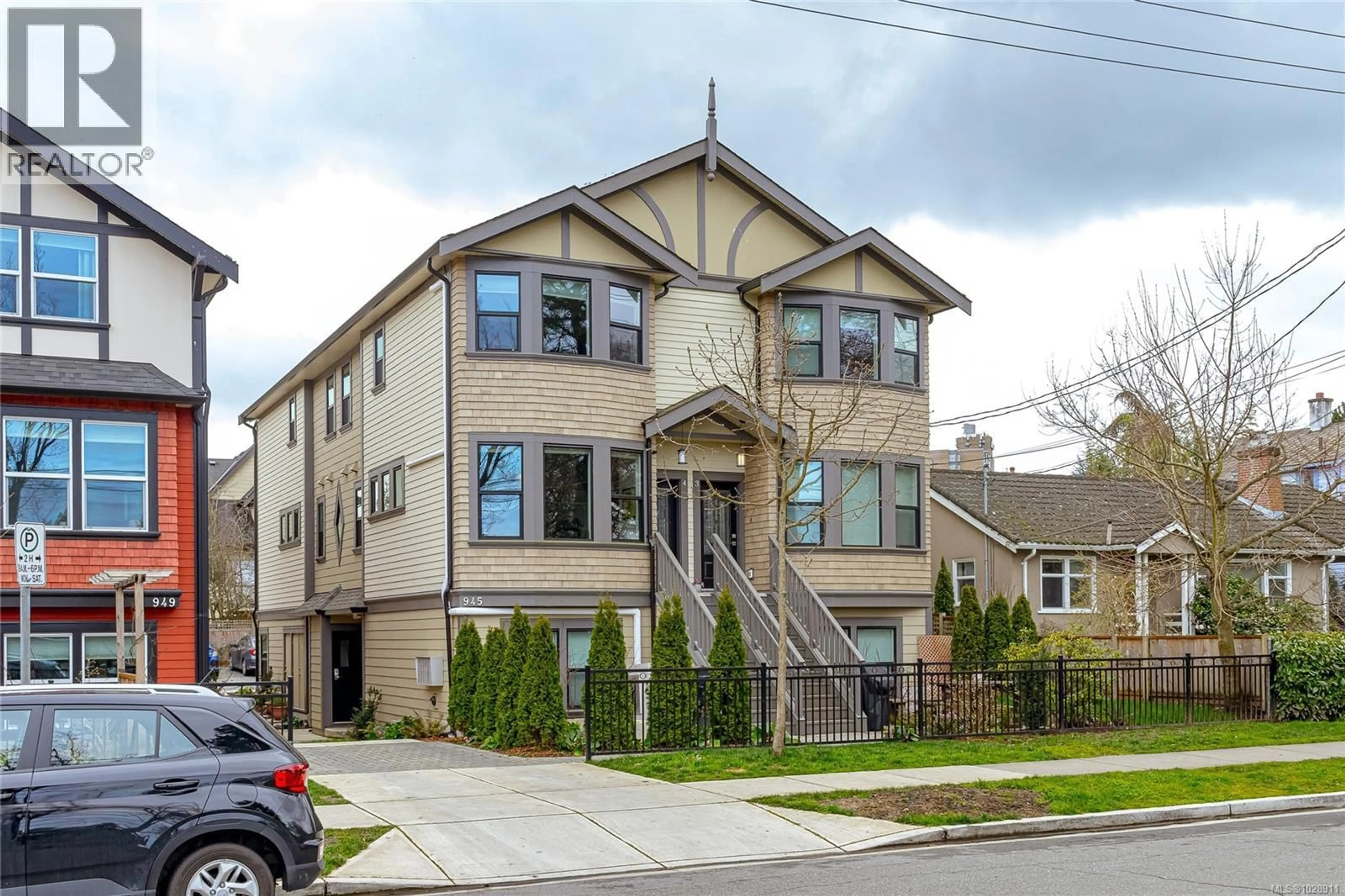 Home with brick exterior material, street for 6 - 945 PEMBROKE STREET, Victoria British Columbia V8T1J1