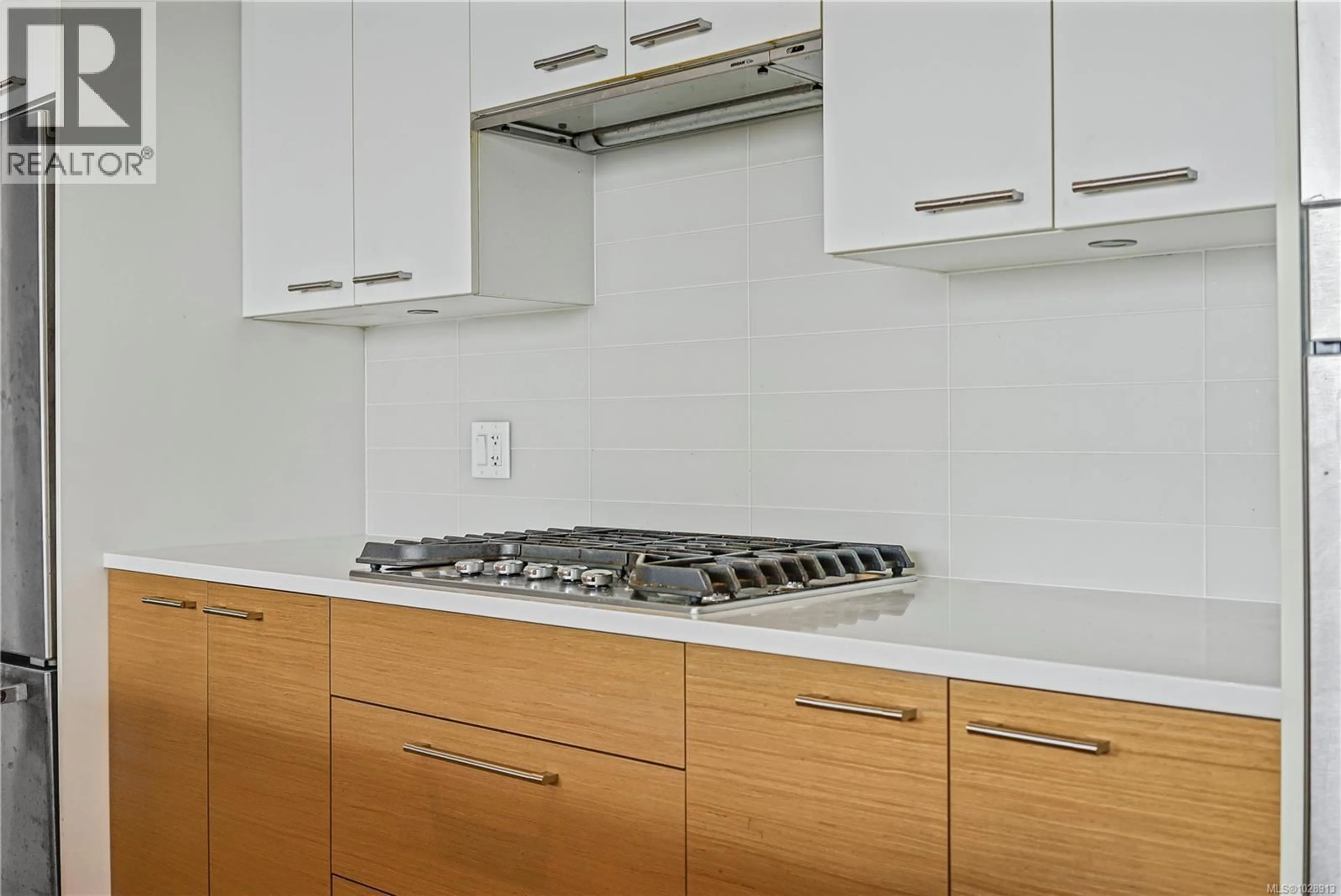 Standard kitchen, unknown for 402 - 4011 RAINBOW HILL LANE, Saanich British Columbia V8X0B6