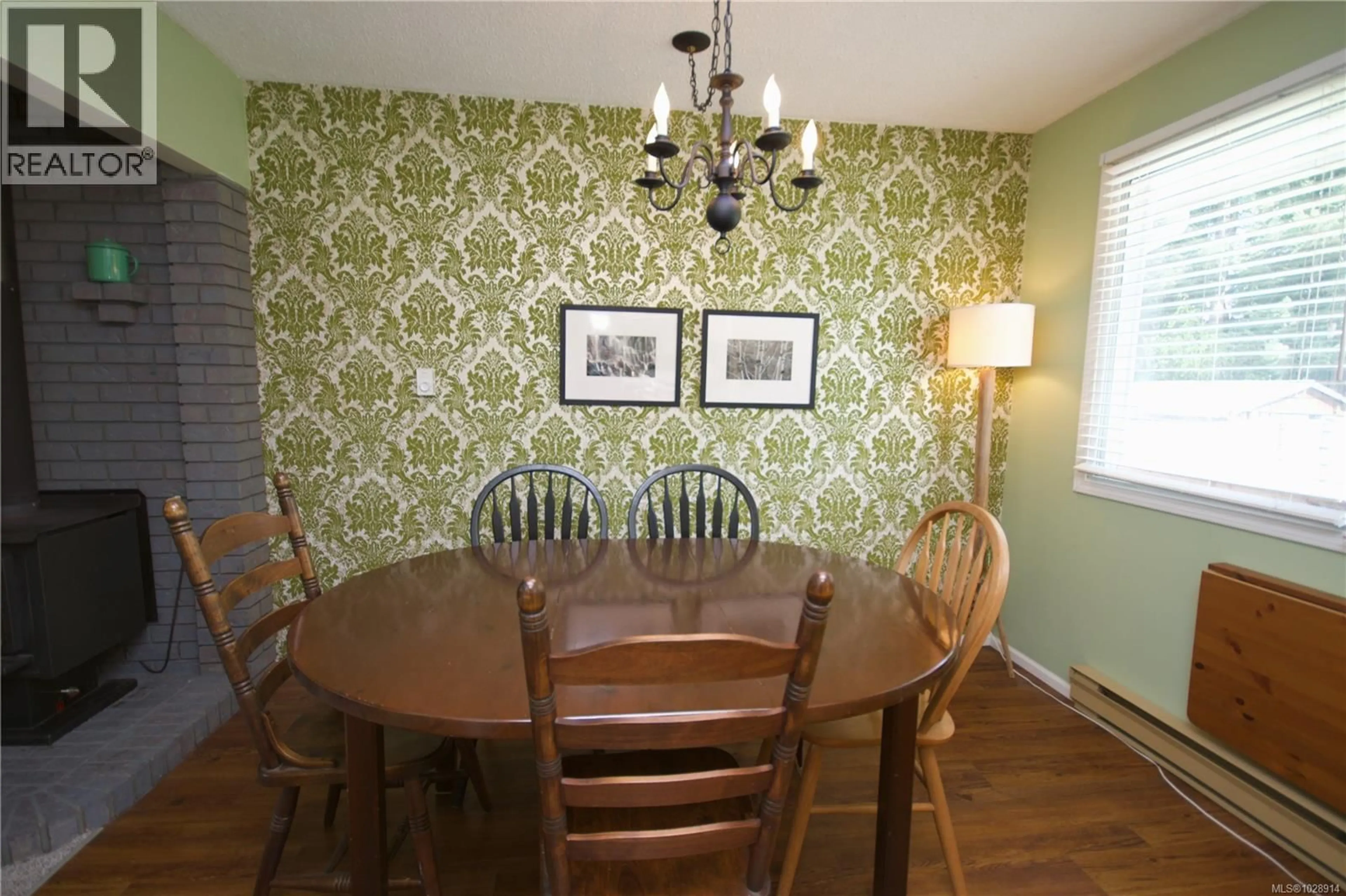 Dining room, wood/laminate floor for 603 JOHNSTONE ROAD, Parksville British Columbia V9P2A5