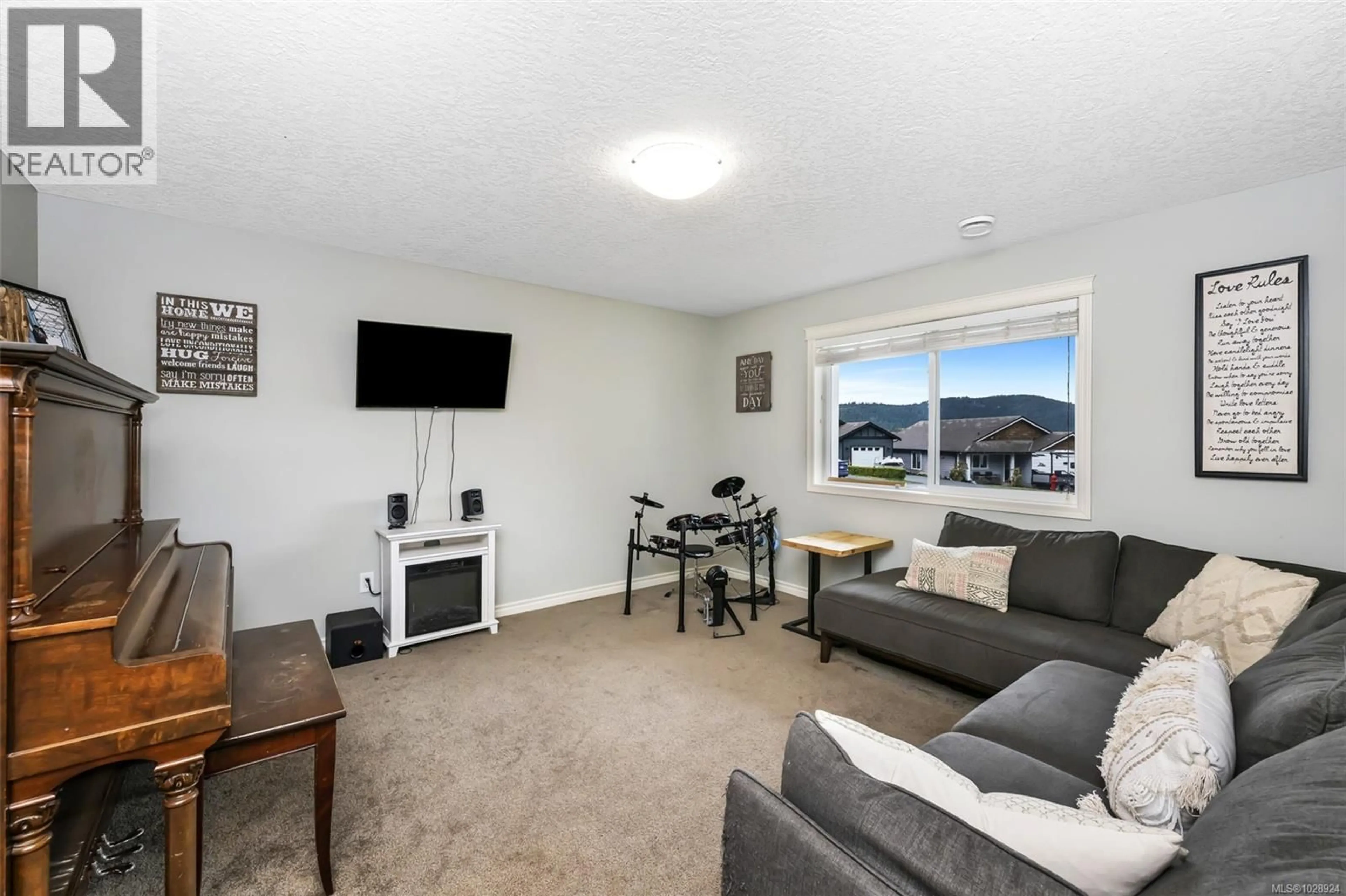 Living room with furniture, unknown for 1067 LISA CLOSE, Shawnigan Lake British Columbia V8H2H8