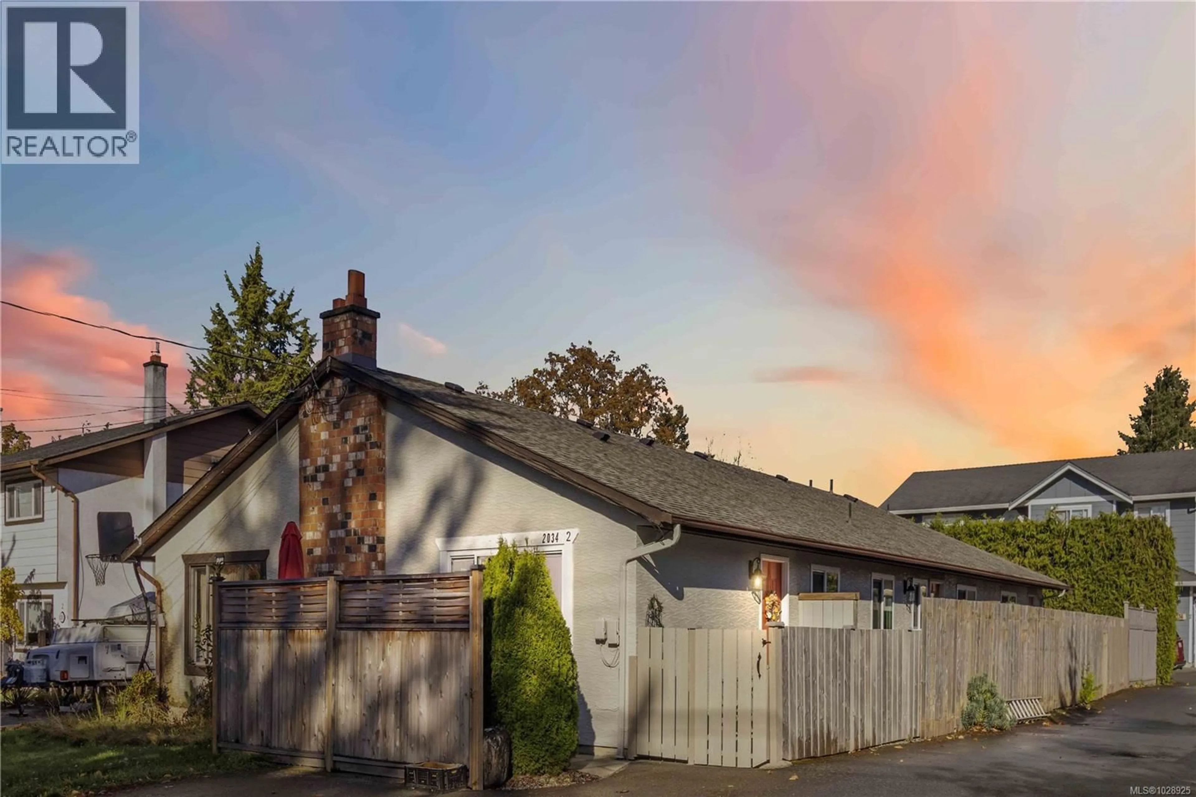 A pic from outside/outdoor area/front of a property/back of a property/a pic from drone, street for 2 - 2034 WEILER AVENUE, Sidney British Columbia V8L1R4