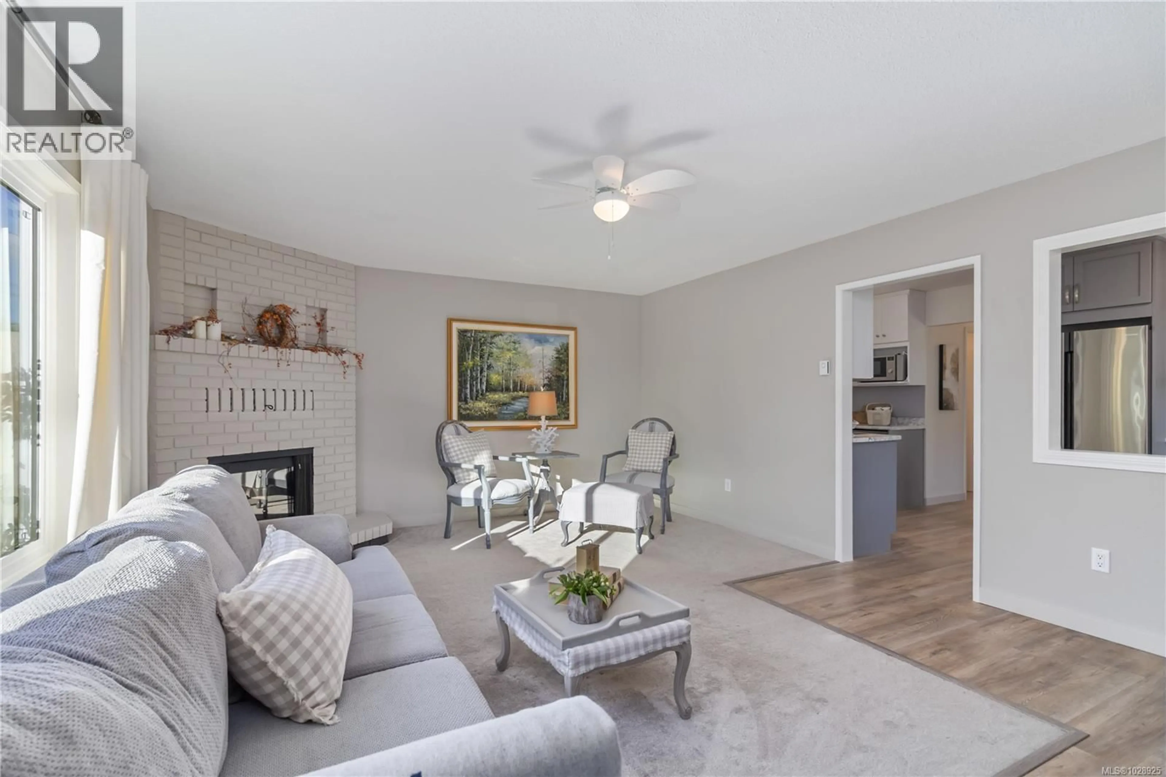 Living room with furniture, unknown for 2 - 2034 WEILER AVENUE, Sidney British Columbia V8L1R4