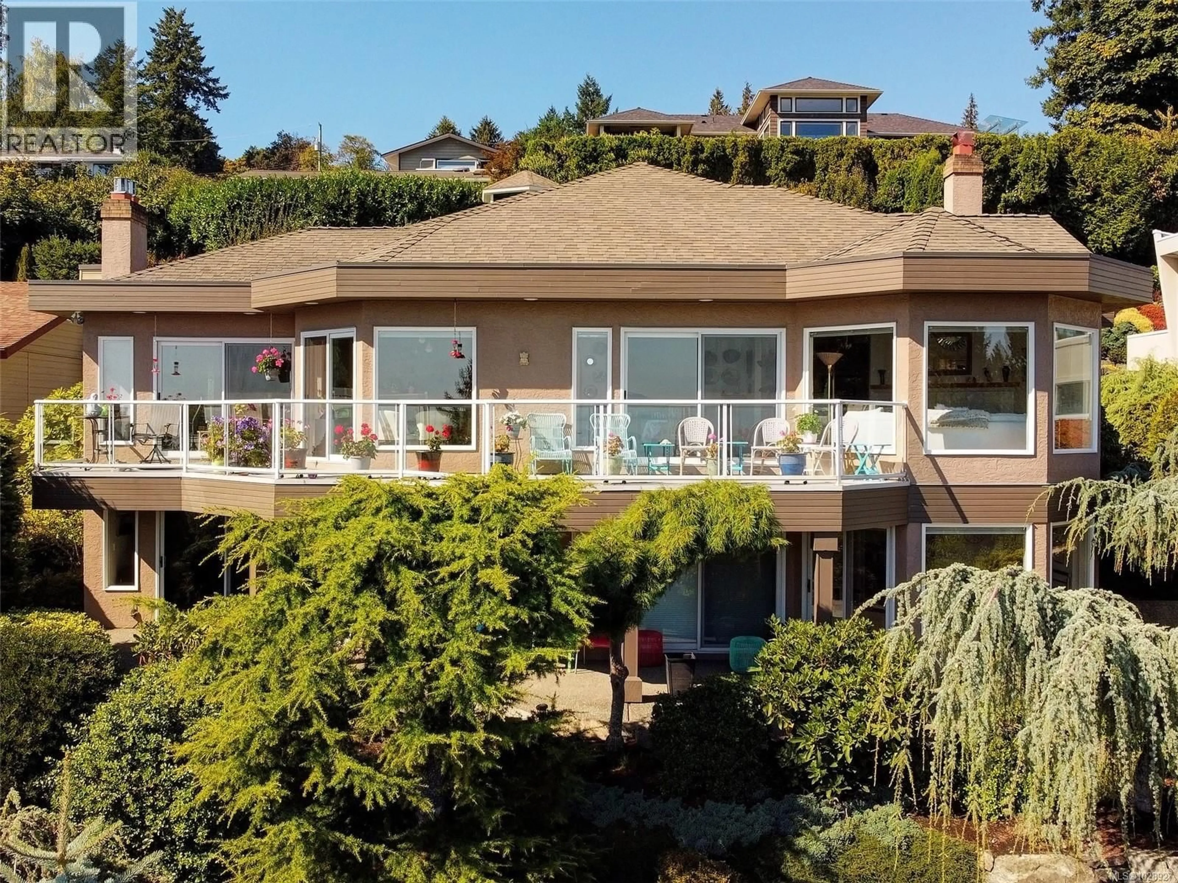 Home with vinyl exterior material, water/lake/river/ocean view for 5009 GEORGIA PARK TERRACE, Saanich British Columbia V8Y2B8