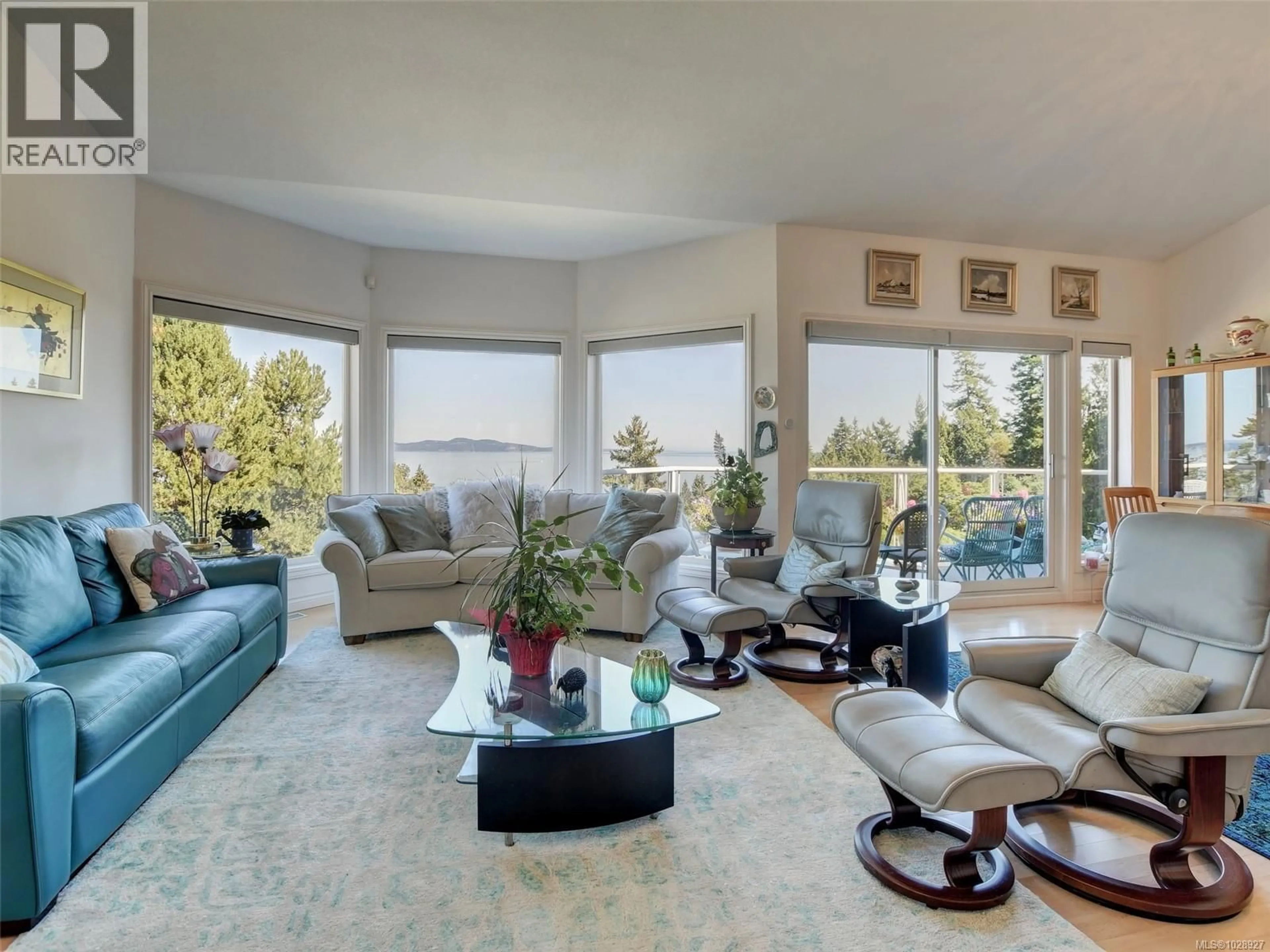 Living room with furniture, unknown for 5009 GEORGIA PARK TERRACE, Saanich British Columbia V8Y2B8