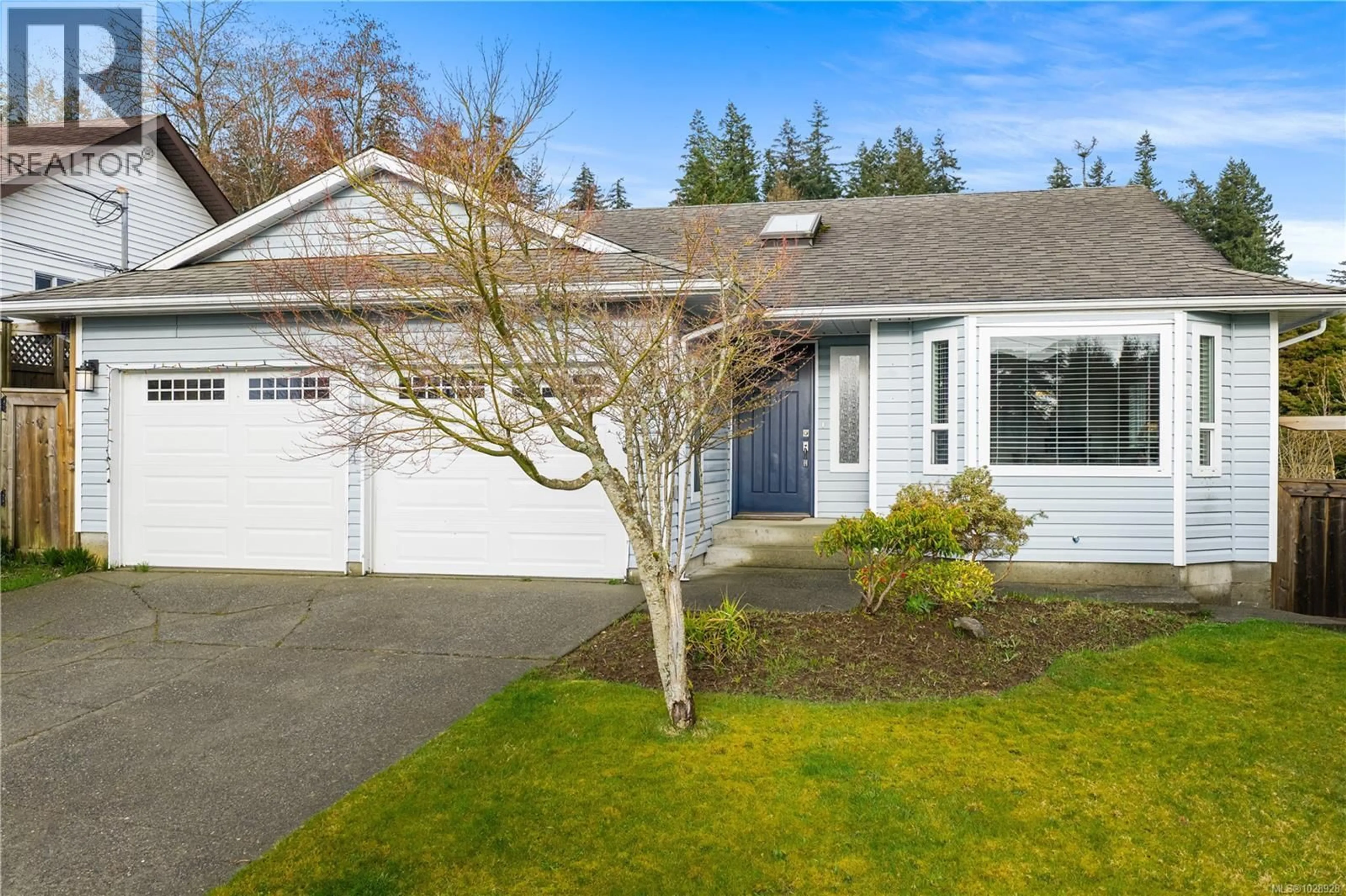 Home with vinyl exterior material, street for 1674 ASPEN WAY, Campbell River British Columbia V9W7B7