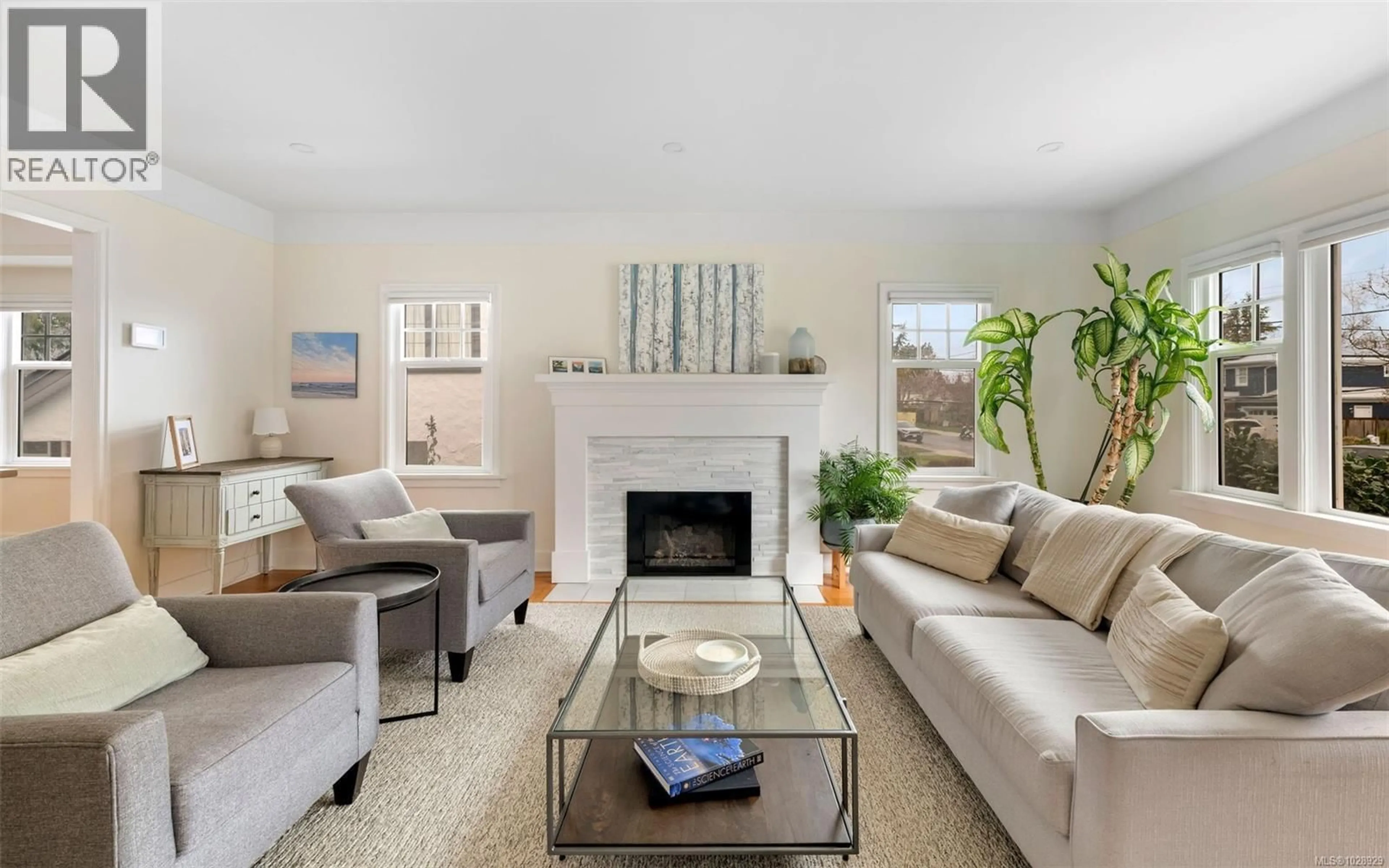 Living room with furniture, unknown for 2399 DALHOUSIE STREET, Oak Bay British Columbia V8R2H5