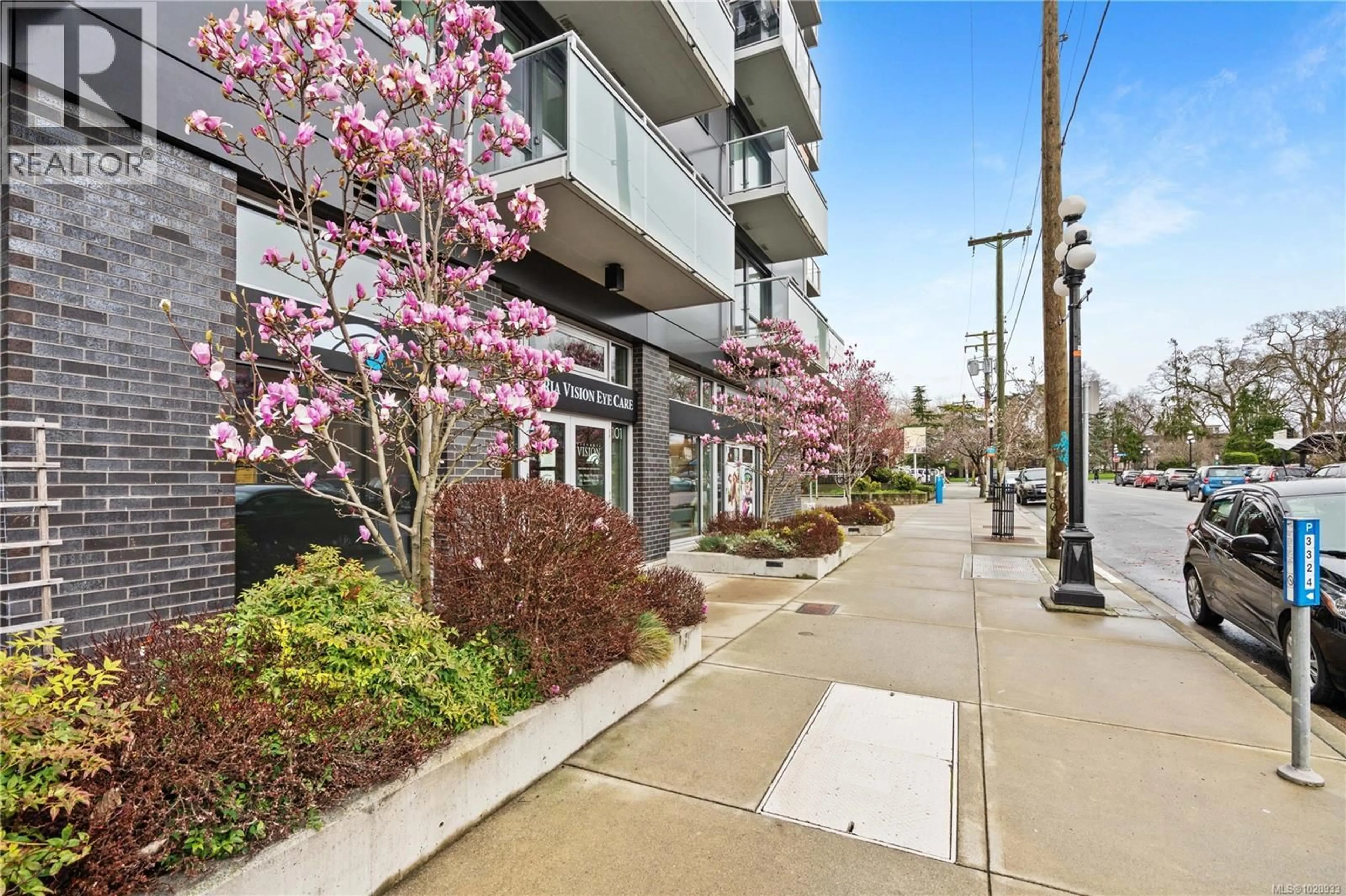 Patio, street for 305 - 838 BROUGHTON STREET, Victoria British Columbia V8W1E4