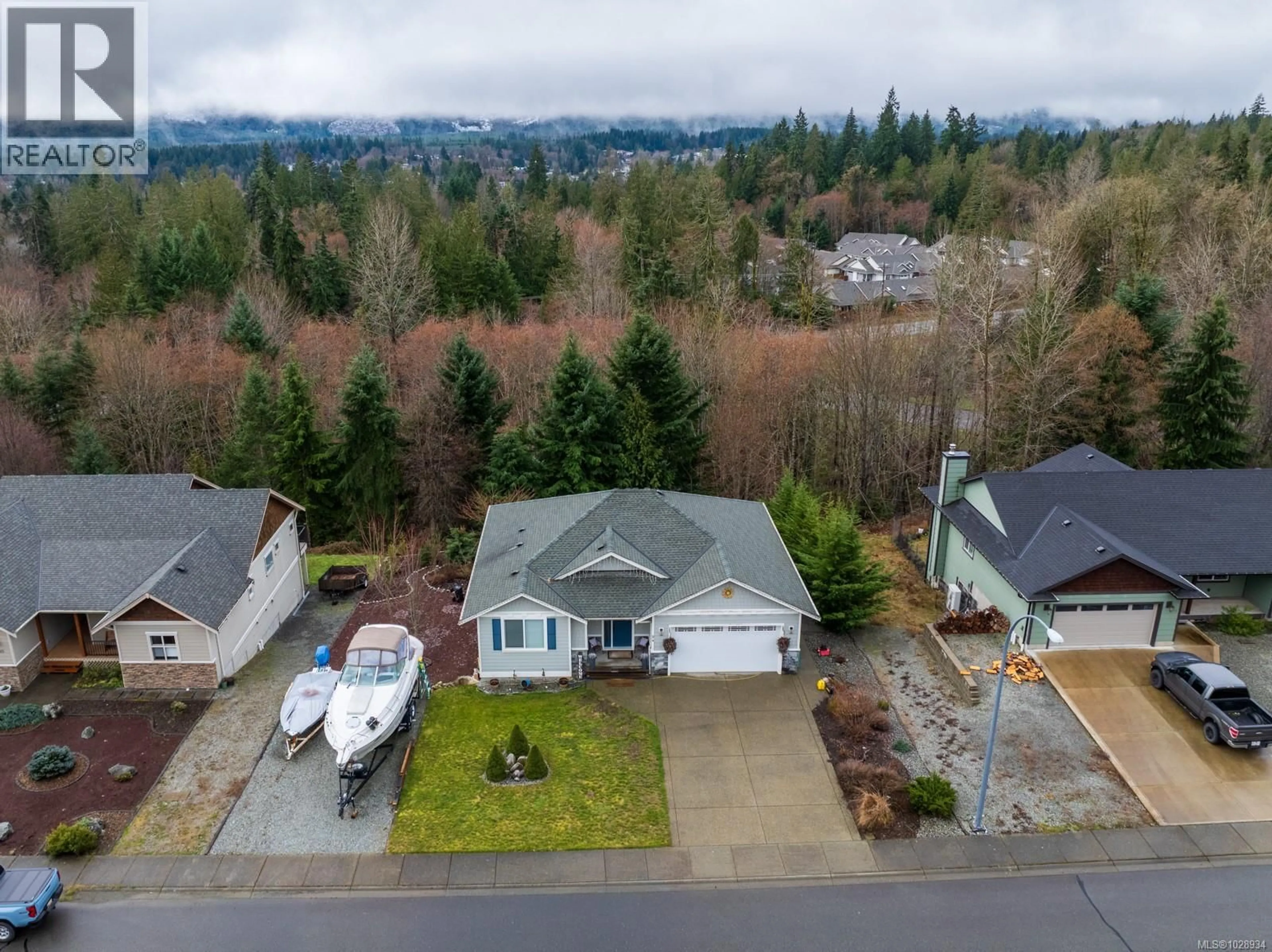 A pic from outside/outdoor area/front of a property/back of a property/a pic from drone, unknown for 94 BEECH CRESCENT, Lake Cowichan British Columbia V0R2G1