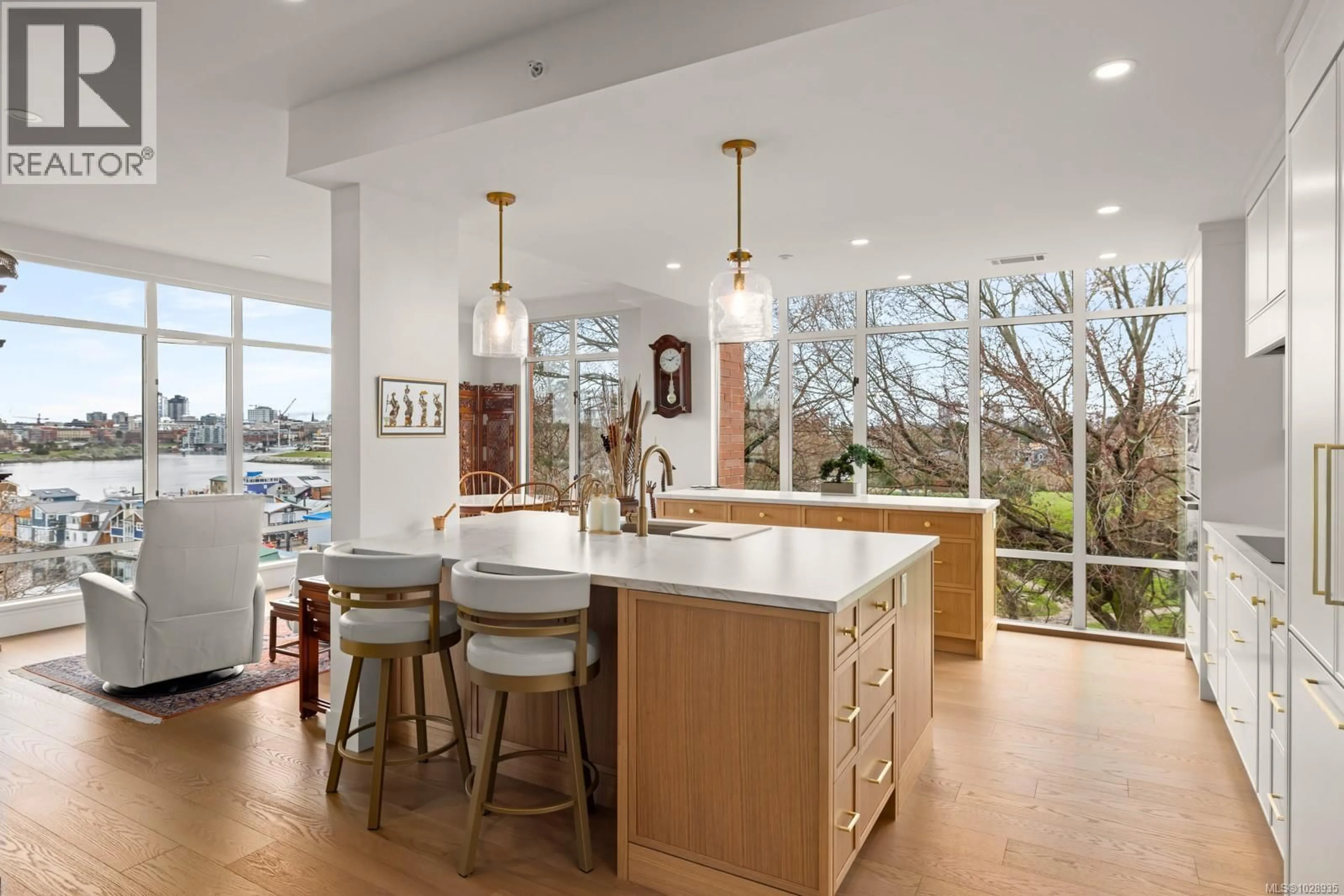 Open concept kitchen, unknown for 517 - 21 DALLAS ROAD, Victoria British Columbia V8V4Z9