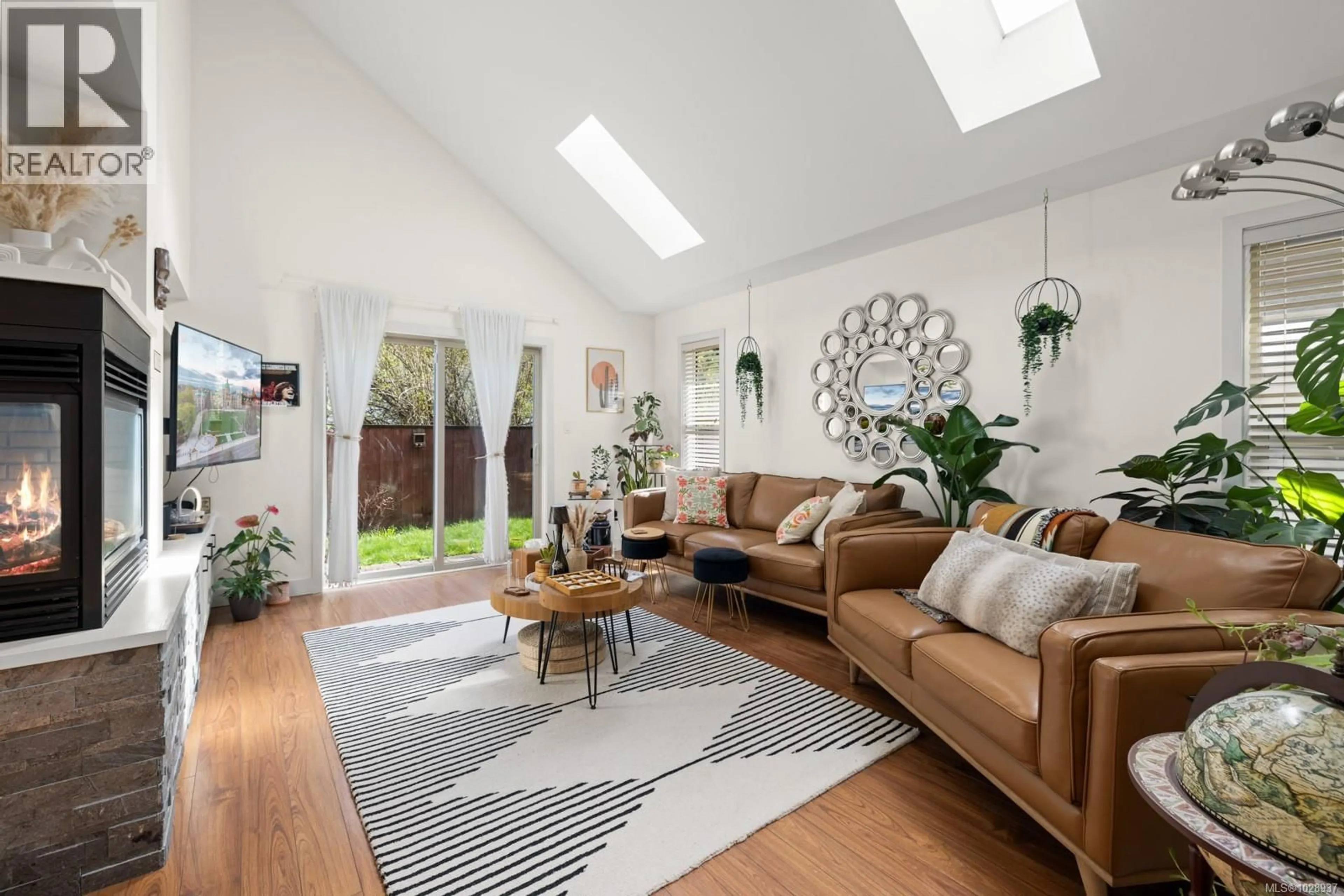 Living room with furniture, unknown for 3213 ERNHILL PLACE, Langford British Columbia V9C0C6