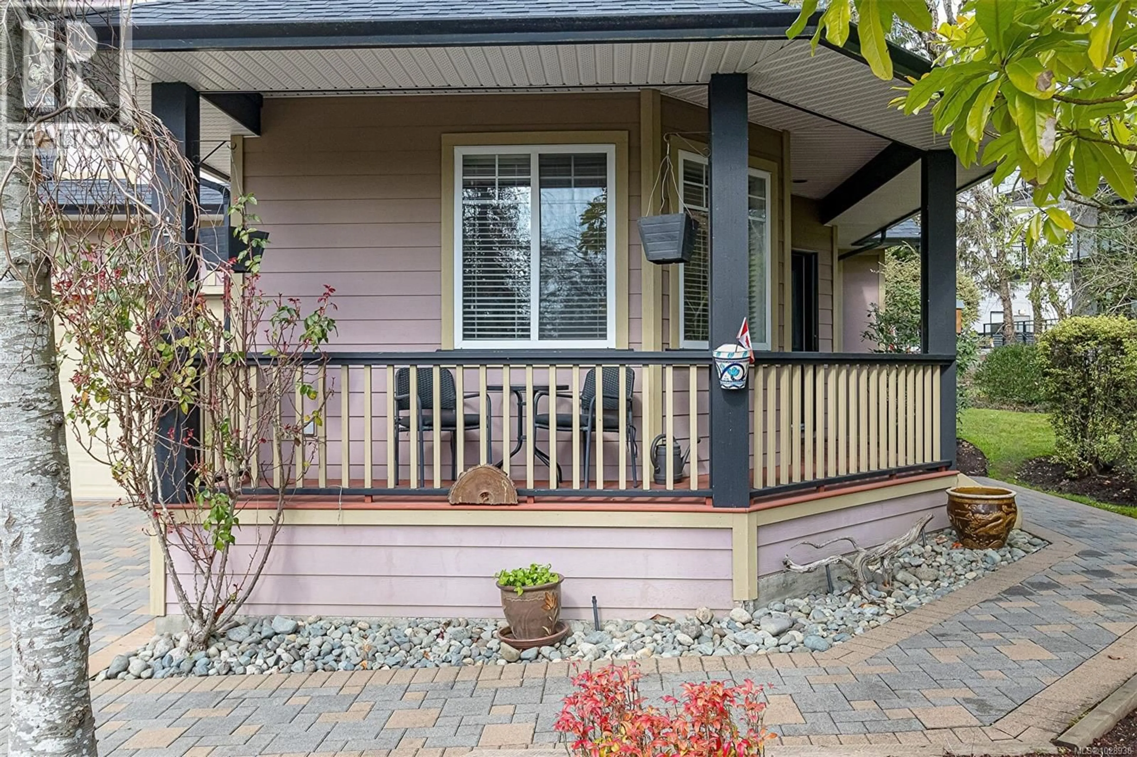 Unknown for 4 - 15 HELMCKEN ROAD, View Royal British Columbia V8Z7Z7