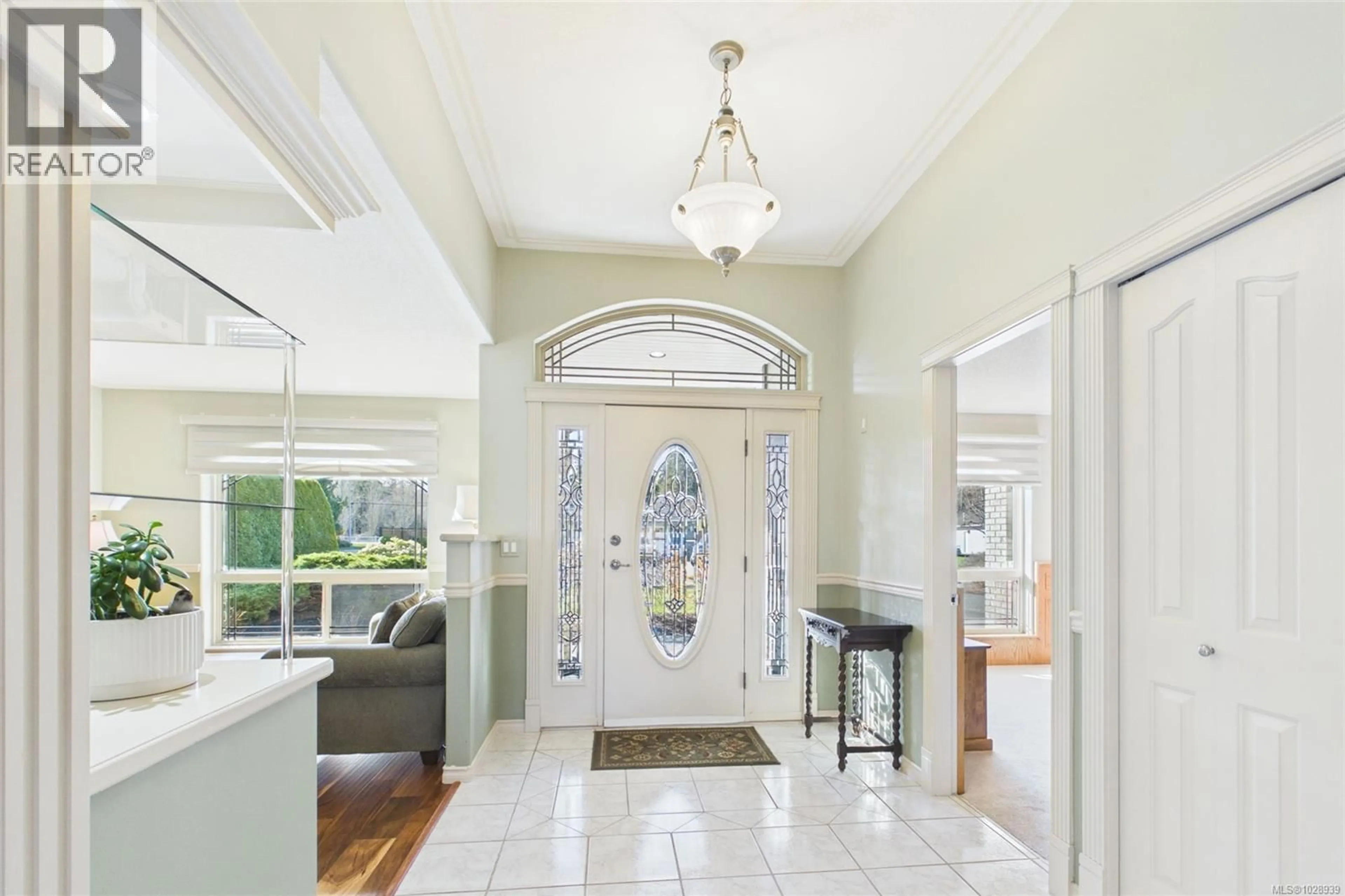 Indoor entryway for 791 CHARTWEST COURT, Qualicum Beach British Columbia V9K2P9