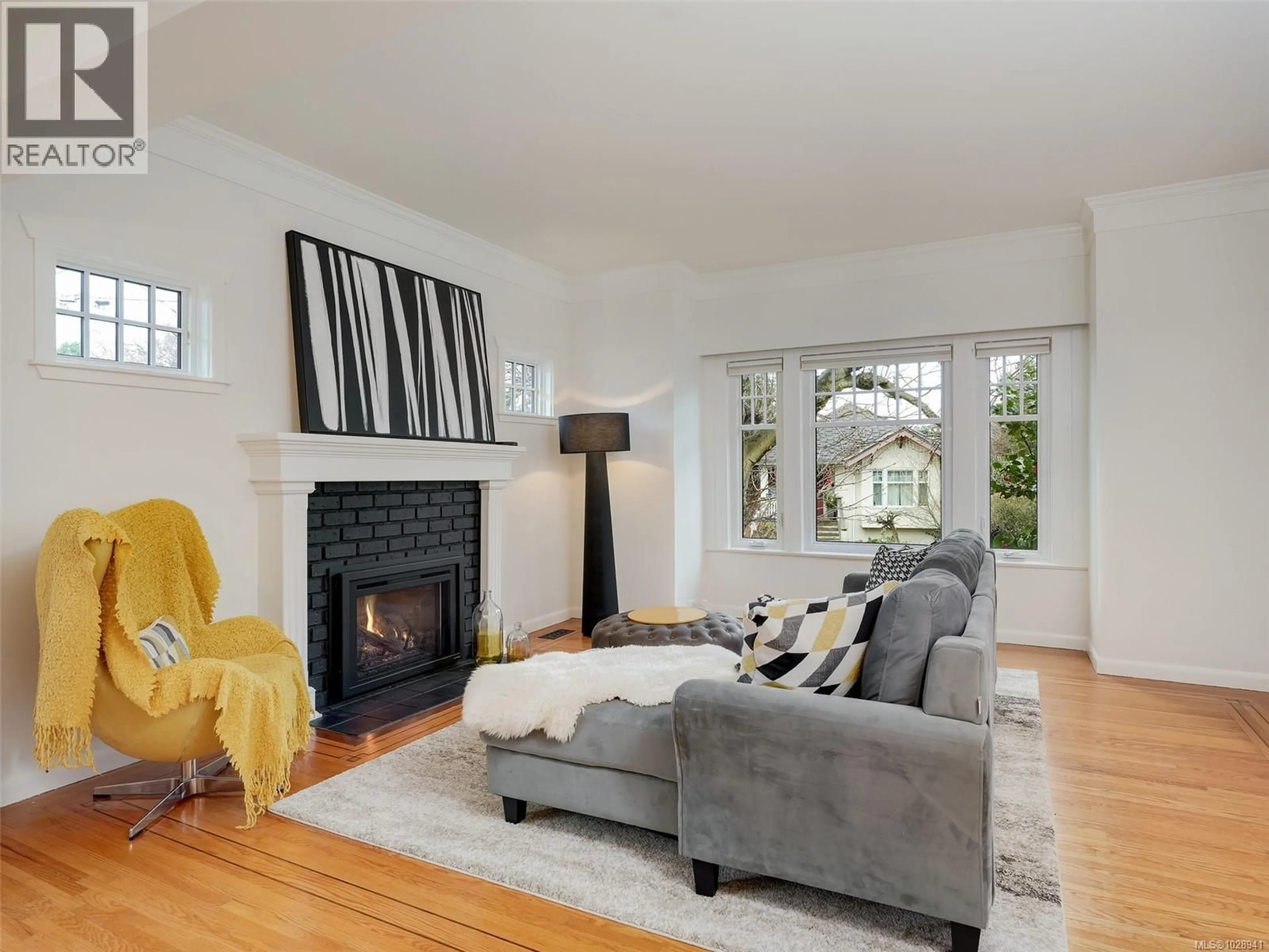 Living room with furniture, unknown for 435 RICHMOND AVENUE, Victoria British Columbia V8S3Y3