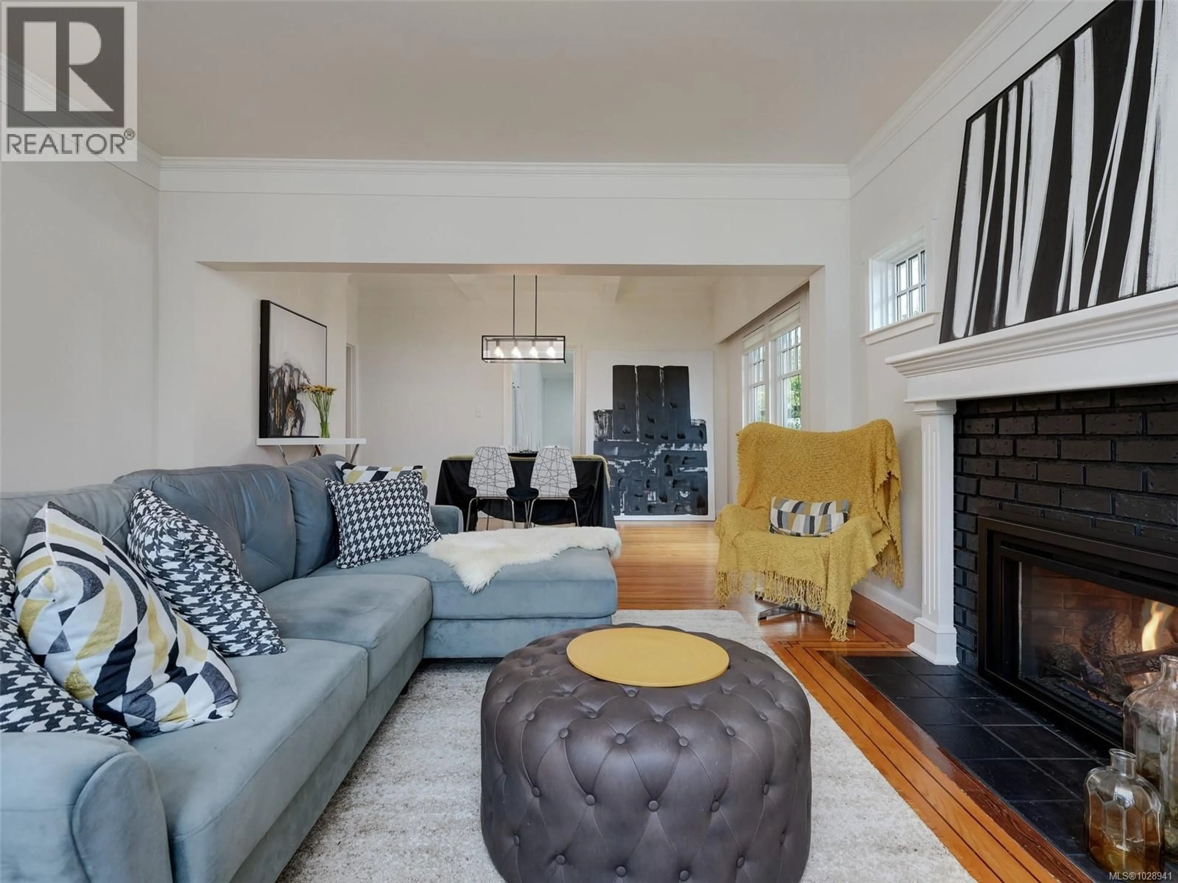 Living room with furniture, unknown for 435 RICHMOND AVENUE, Victoria British Columbia V8S3Y3