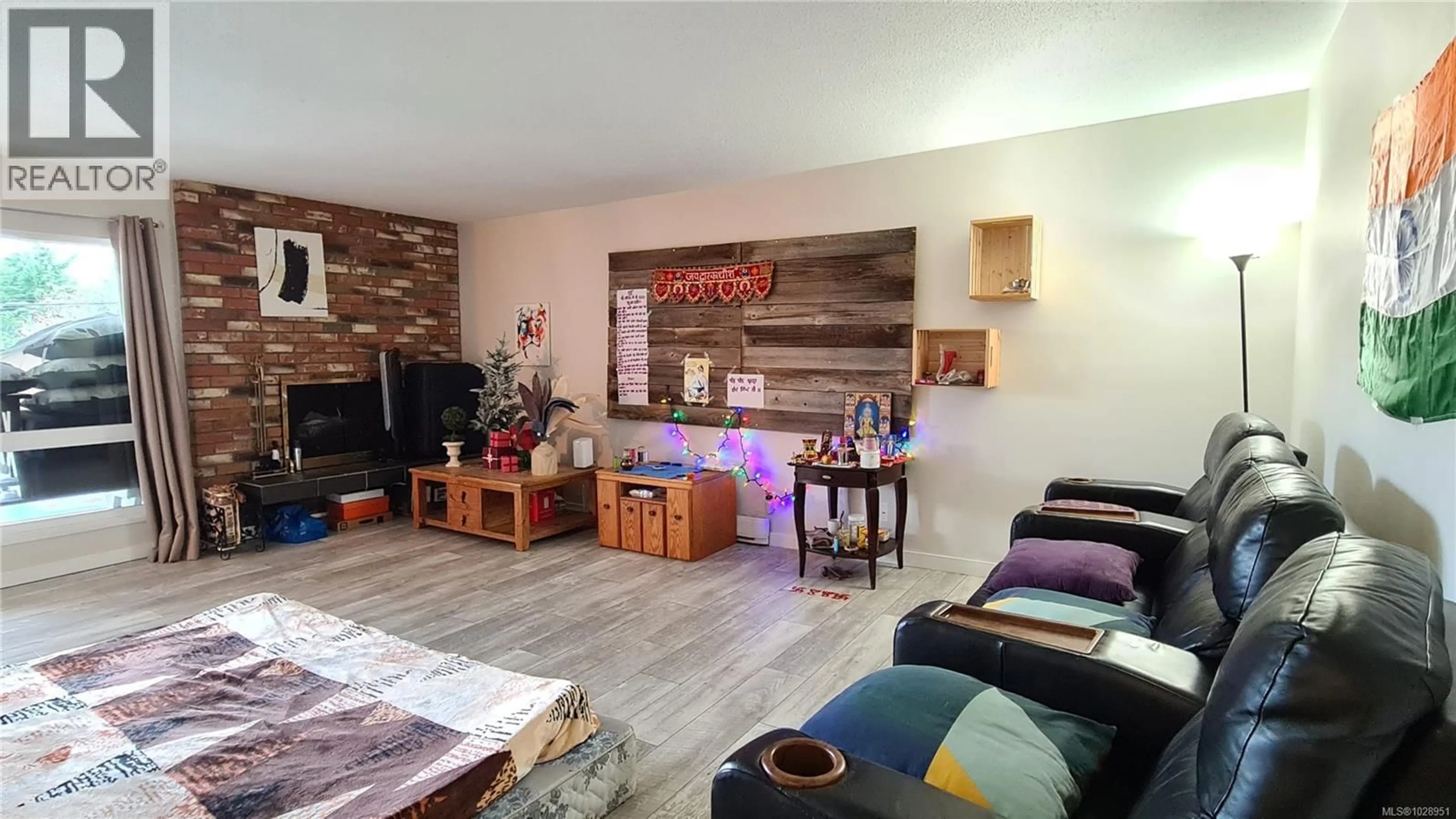 Living room with furniture, wood/laminate floor for 202 - 1725 CEDAR HILL CROSS ROAD, Saanich British Columbia V8P2P8