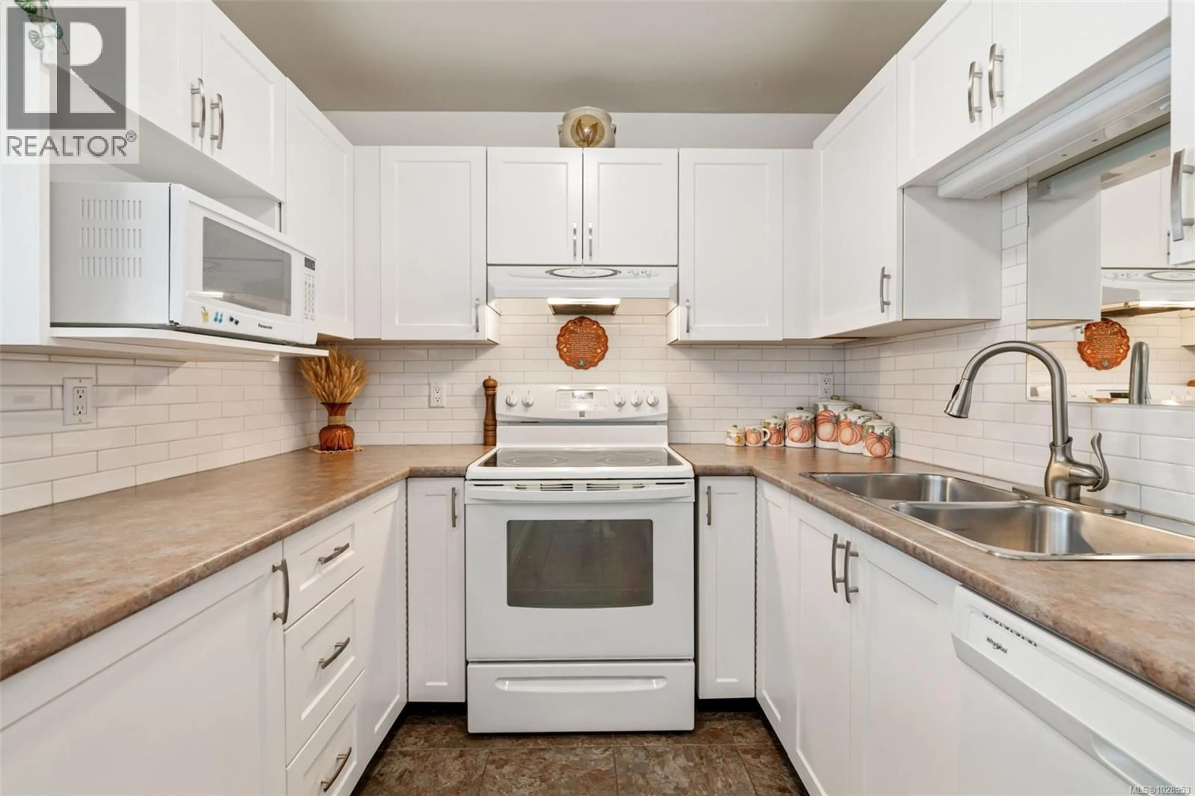 Standard kitchen, unknown for 24 - 2600 FERGUSON ROAD, Central Saanich British Columbia V8M2C1