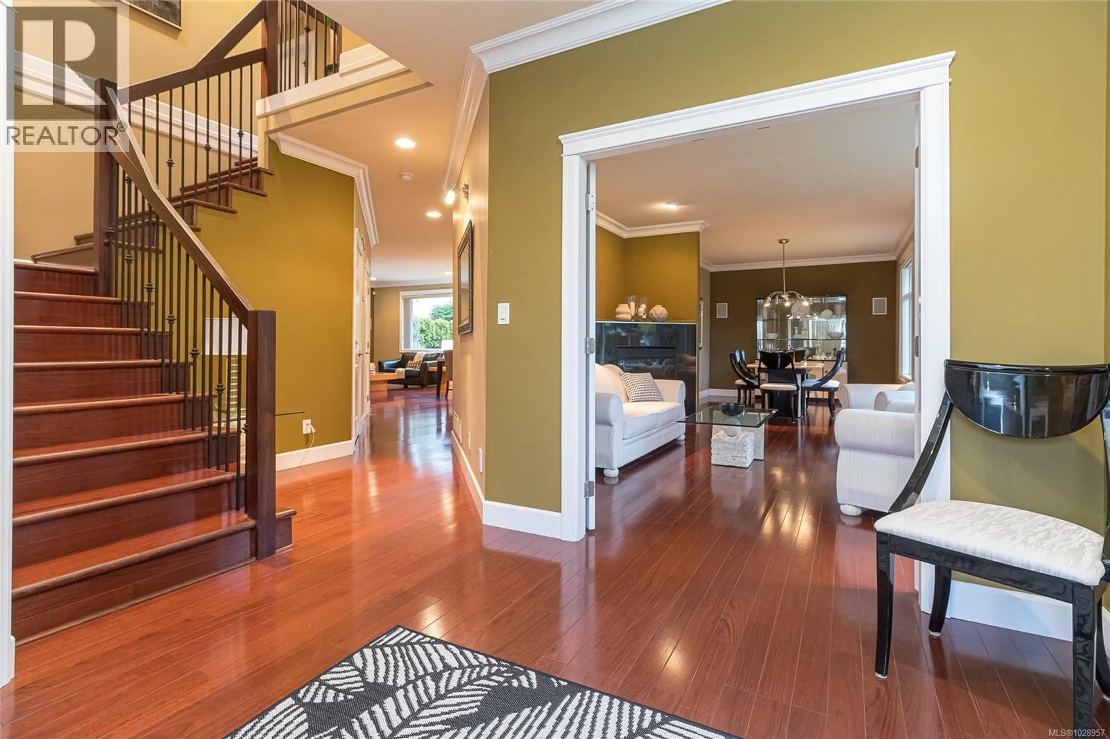 Indoor entryway for 4073 LONGVIEW DRIVE, Saanich British Columbia V8N2K6