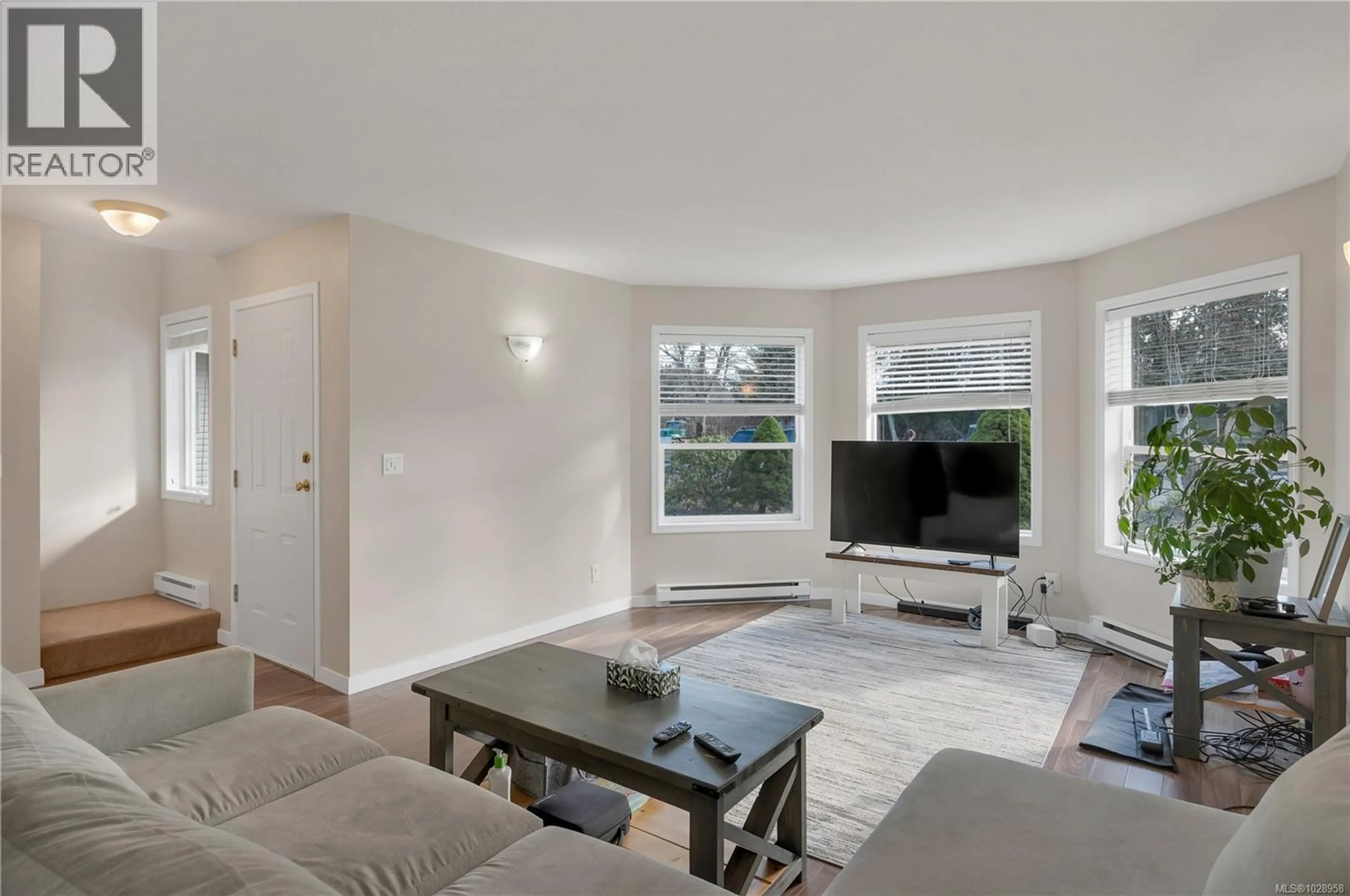 Living room with furniture, unknown for 532 HILCHEY ROAD, Campbell River British Columbia V9W8E6