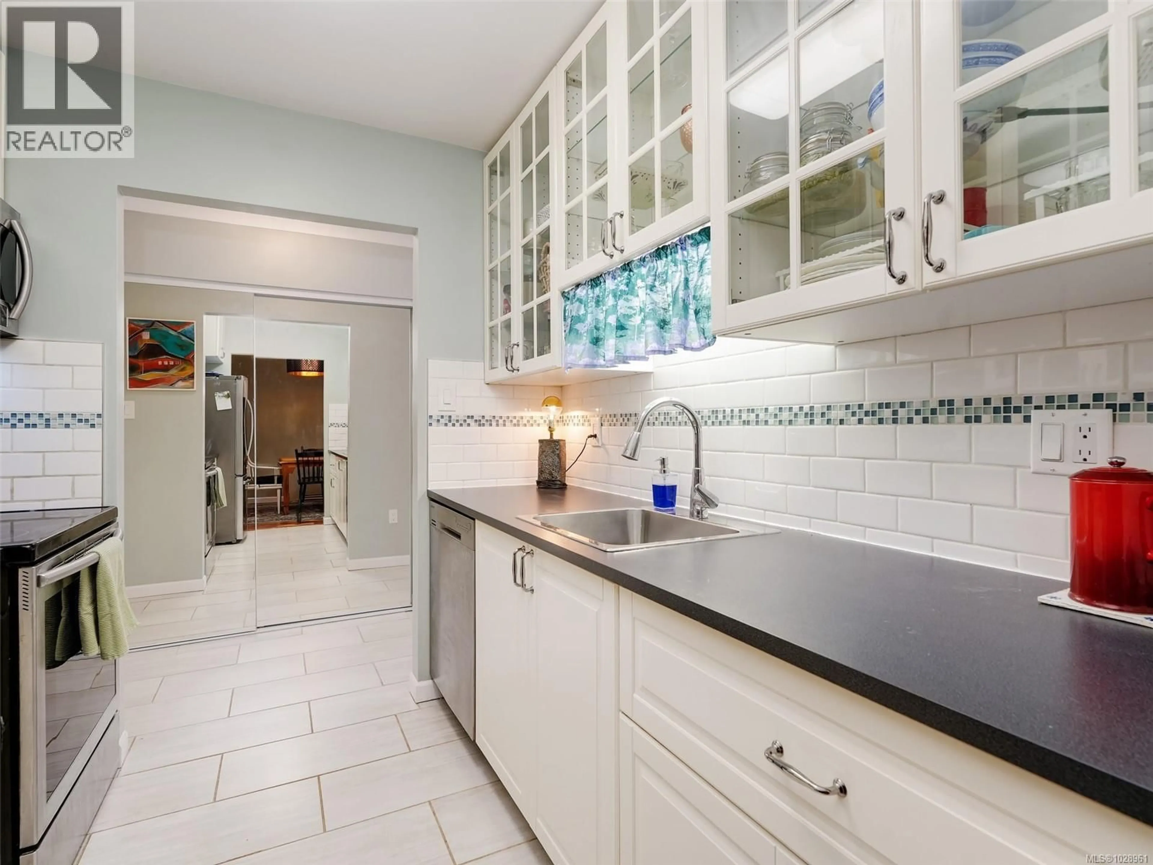 Unknown for 107 - 1419 STADACONA AVENUE, Victoria British Columbia V8S5J3