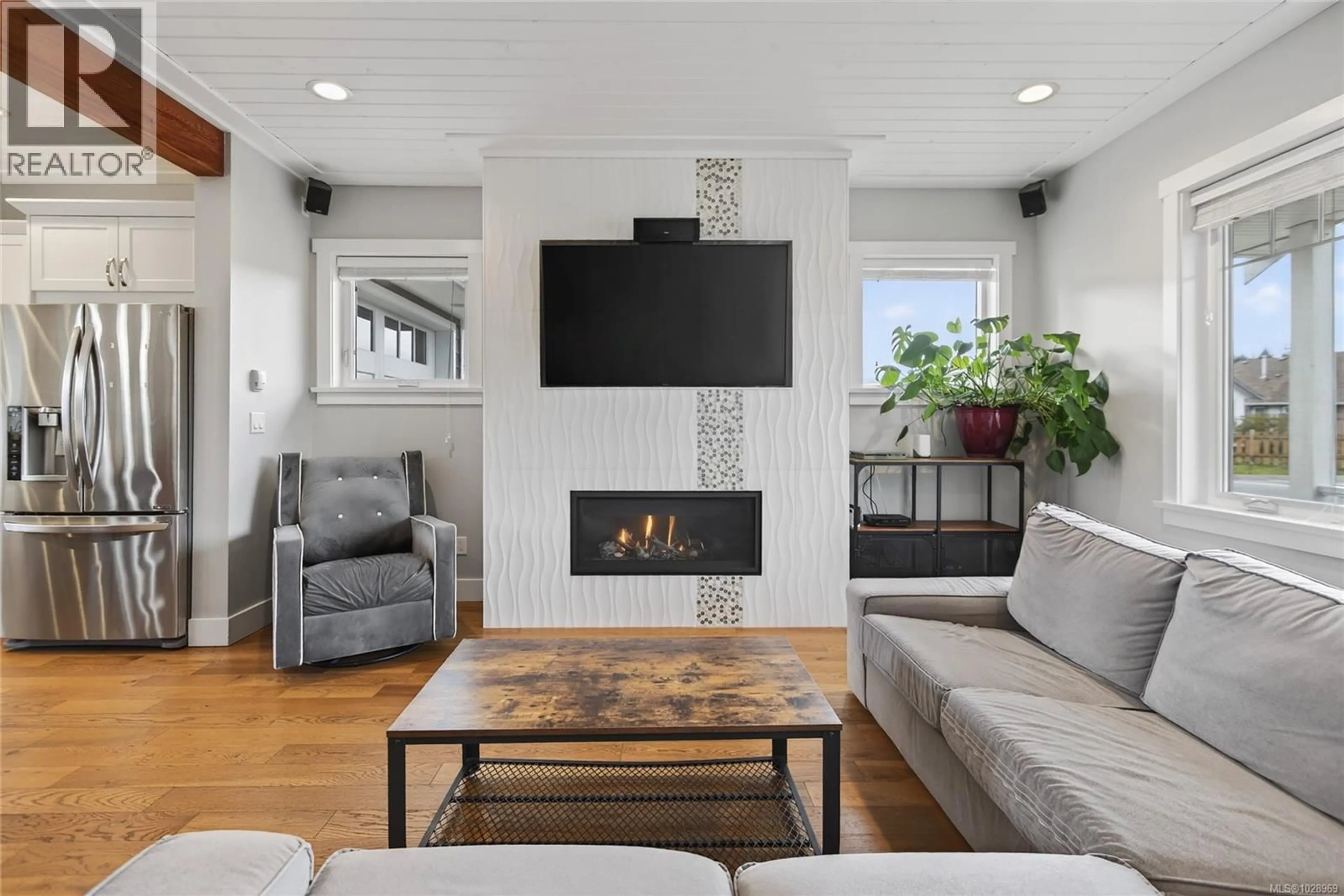 Living room with furniture, unknown for A&B - 2899 PENRITH AVENUE, Cumberland British Columbia V0R1S0