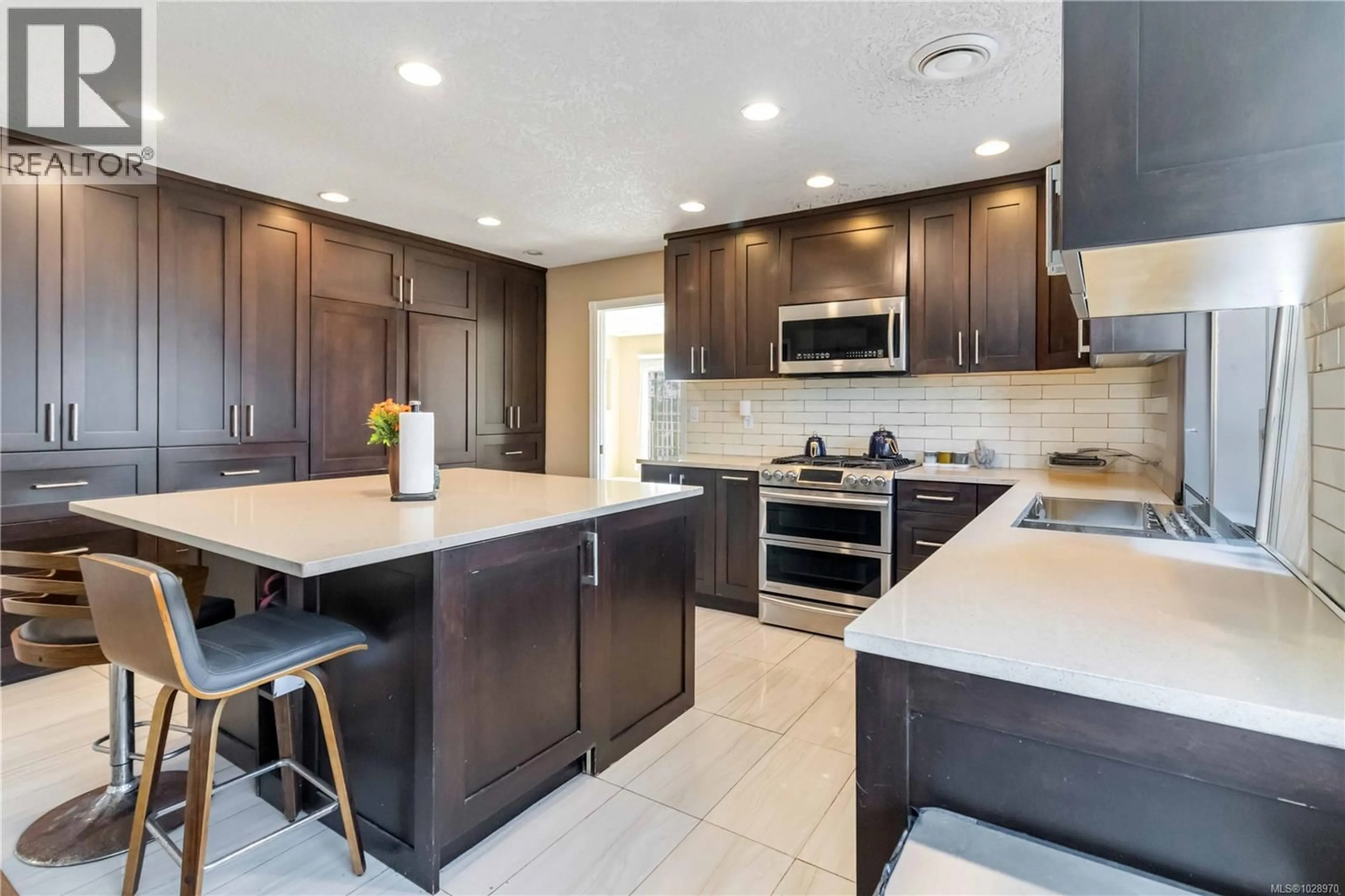 Contemporary kitchen, ceramic/tile floor for 886 LODI AVENUE, Saanich British Columbia V8Z6R2